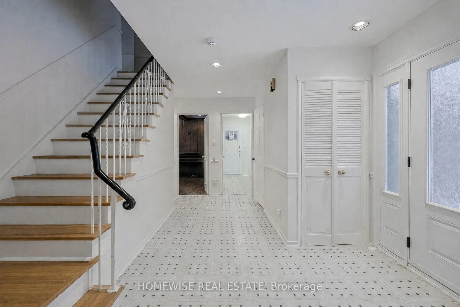 Photo 4 of 22 Cobblestone Drive, Markham, German Mills — HOMEH