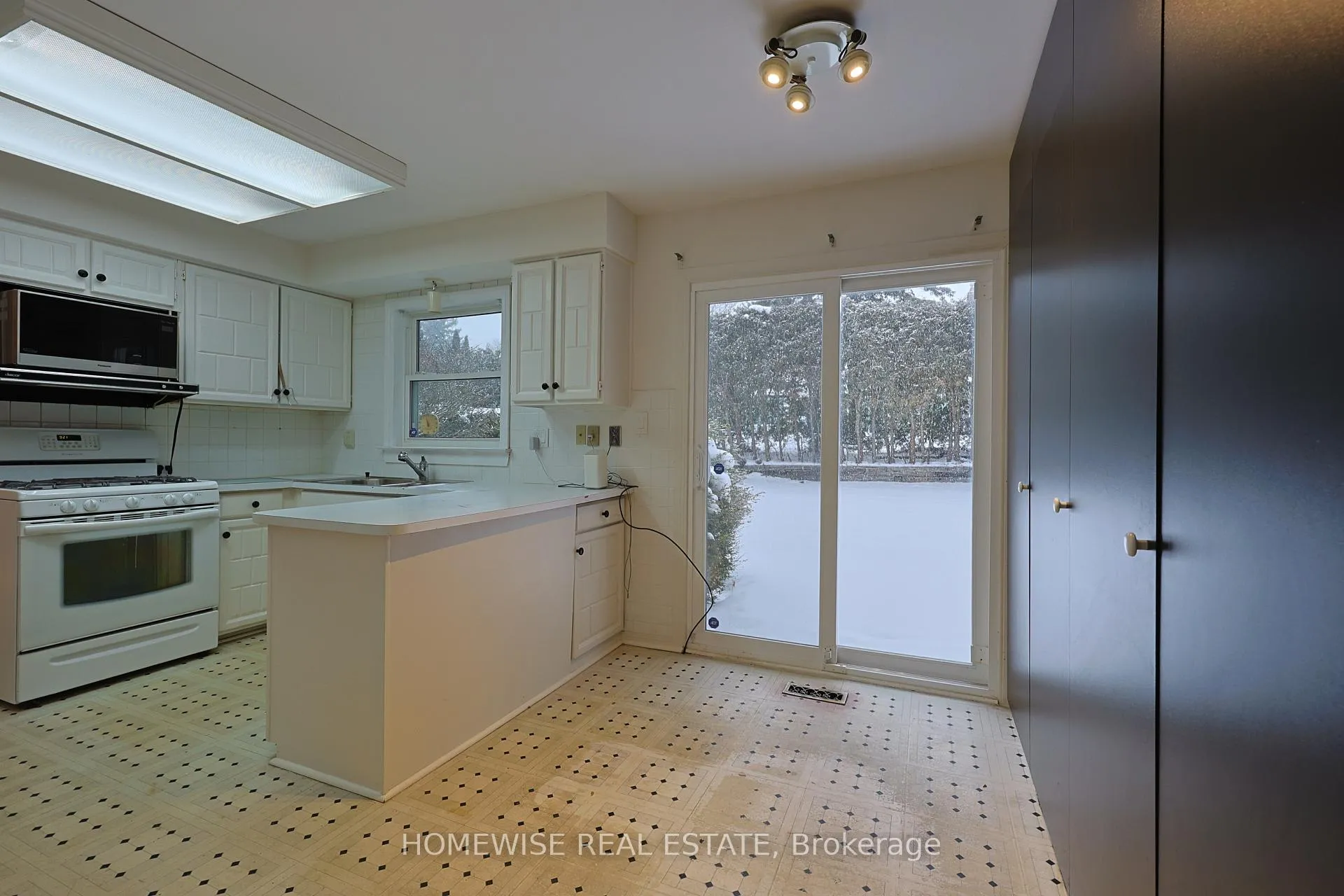 Photo 9 of 22 Cobblestone Drive, Markham, German Mills — HOMEH