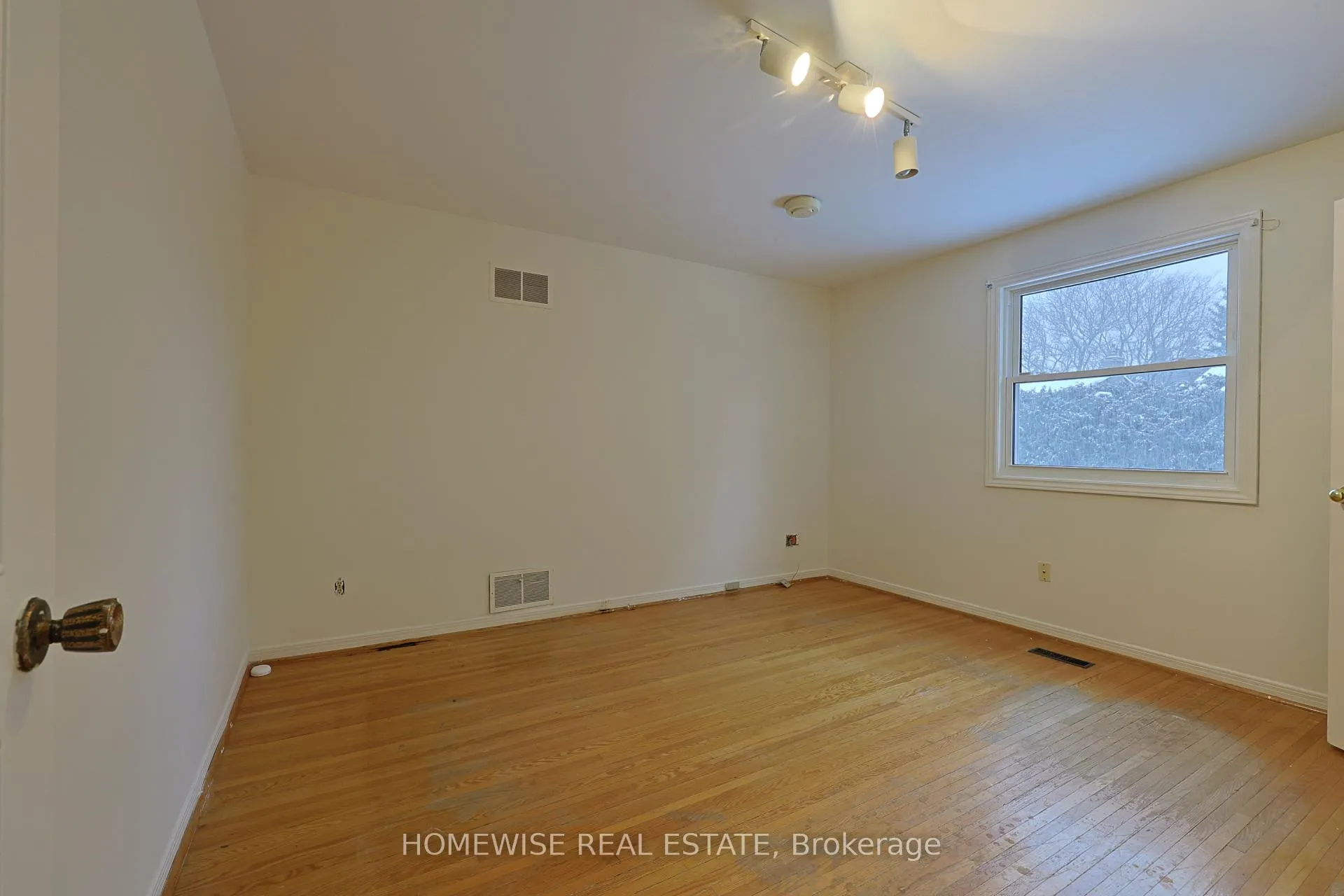 Photo 13 of 22 Cobblestone Drive, Markham, German Mills — HOMEH