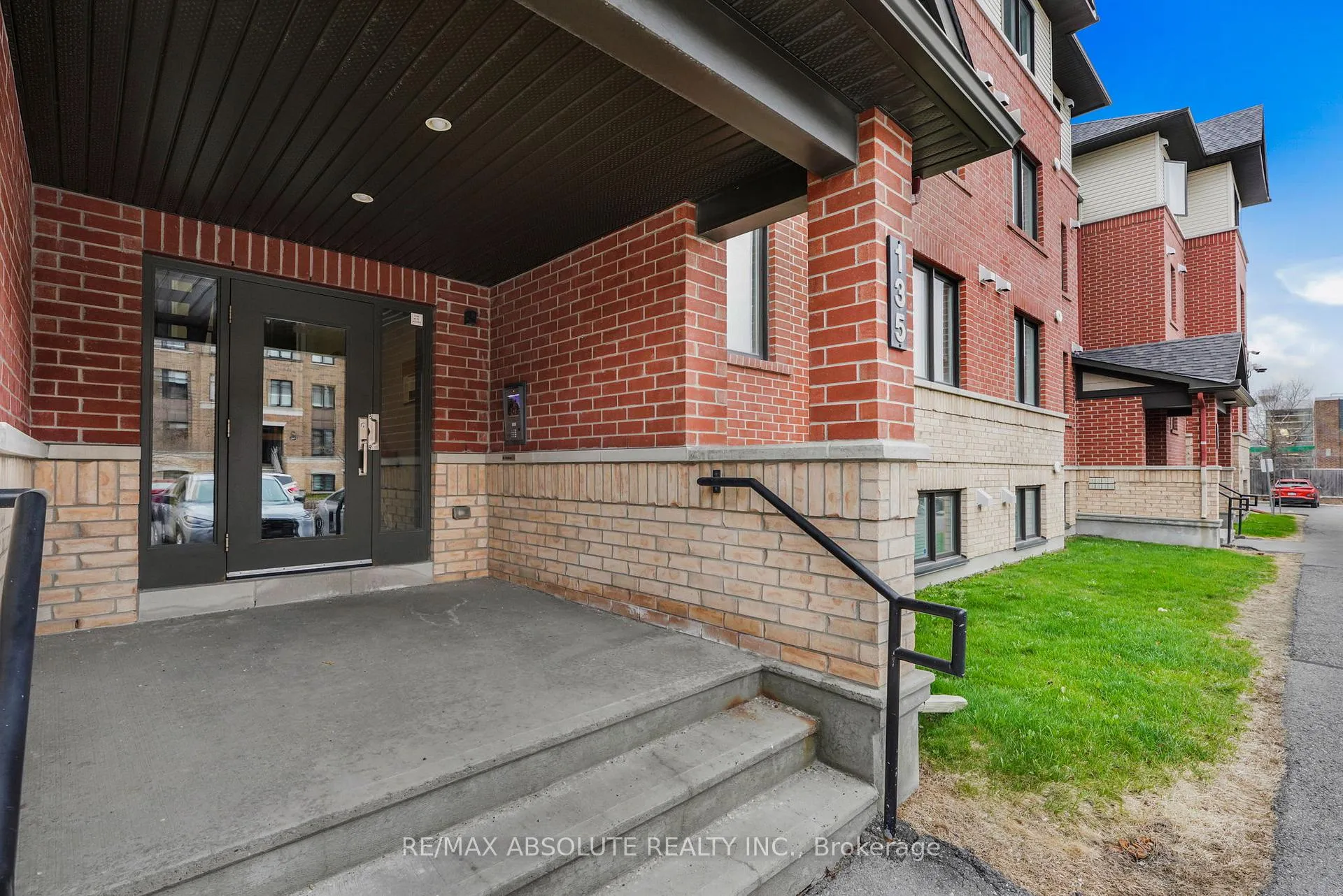 Photo 2 of Unit 6, 135 Bluestone Private, Ottawa, Avalon West — HOMEH