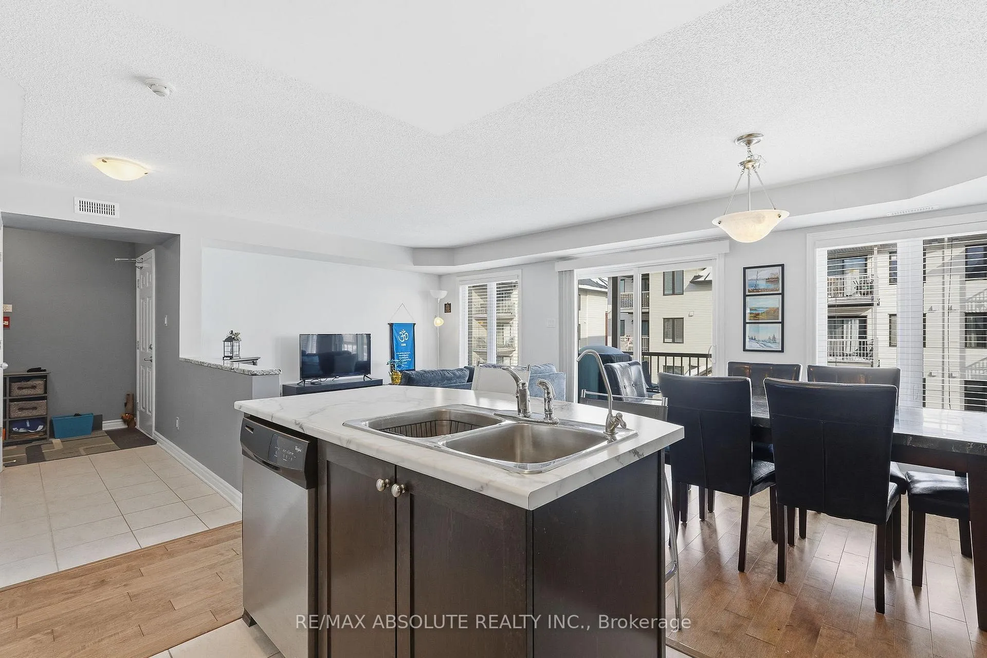 Photo 3 of Unit 6, 135 Bluestone Private, Ottawa, Avalon West — HOMEH