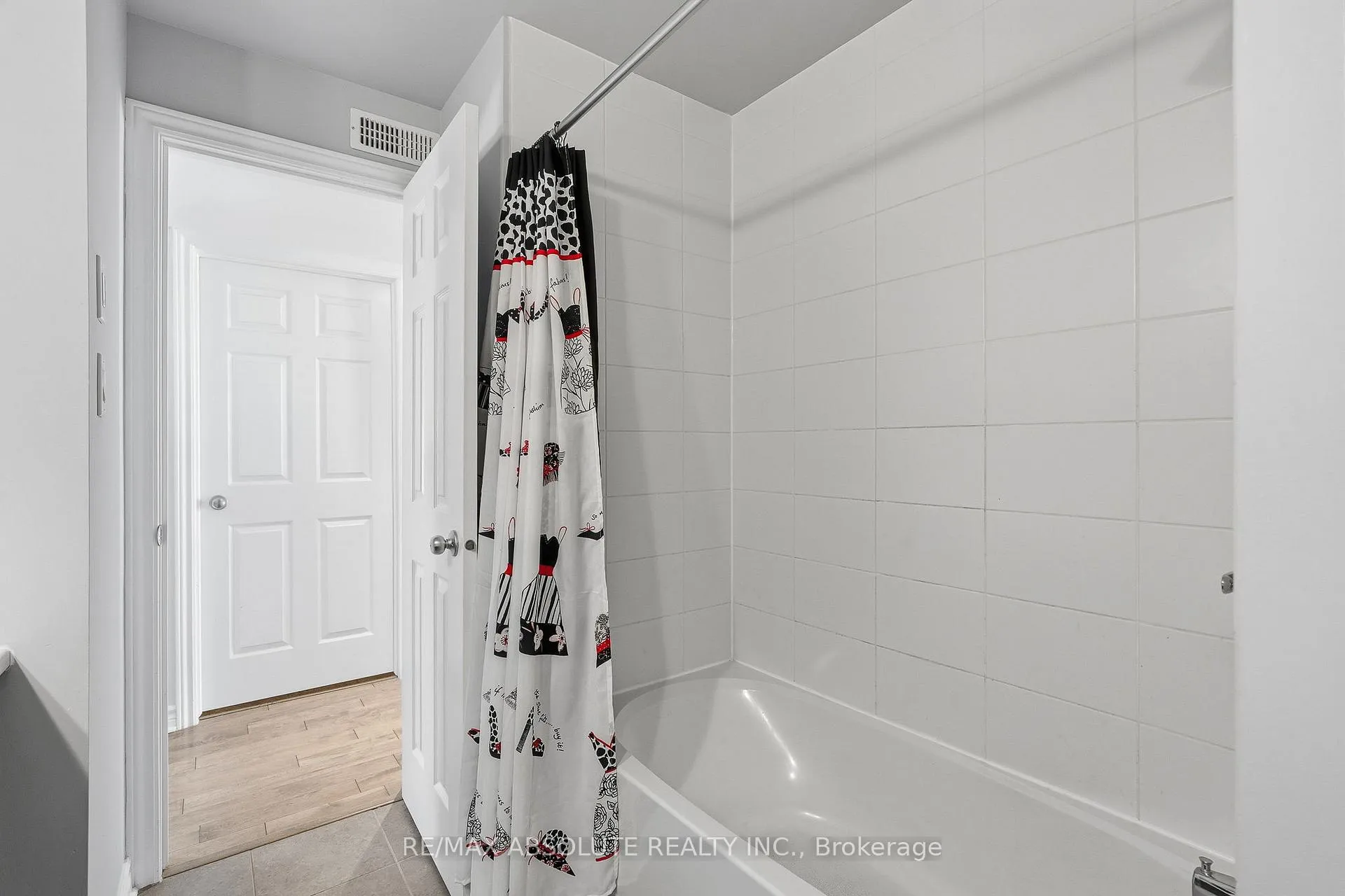 Photo 15 of Unit 6, 135 Bluestone Private, Ottawa, Avalon West — HOMEH