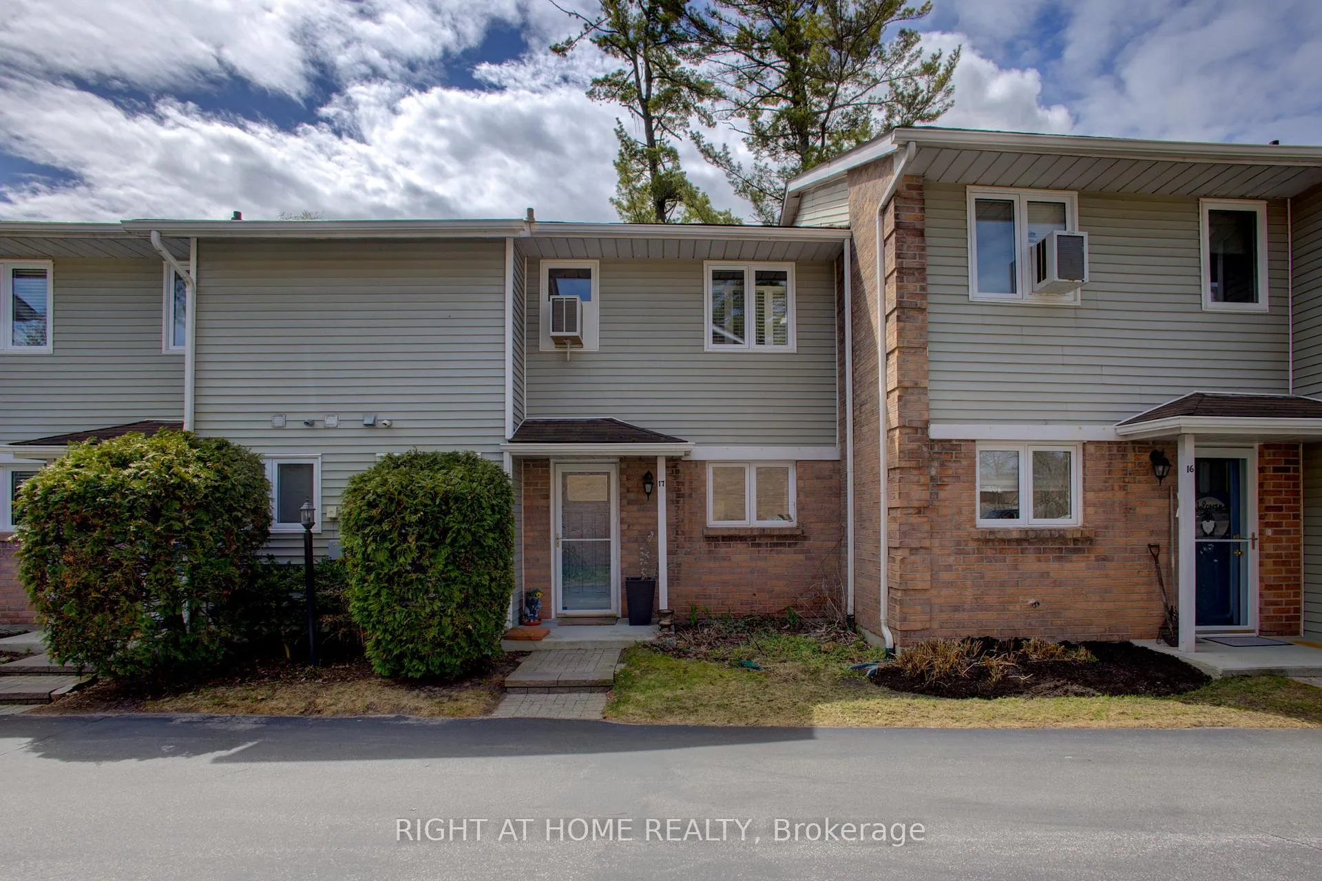 Photo 2 of Unit 17, 39 28th Street S, Wasaga Beach — HOMEH