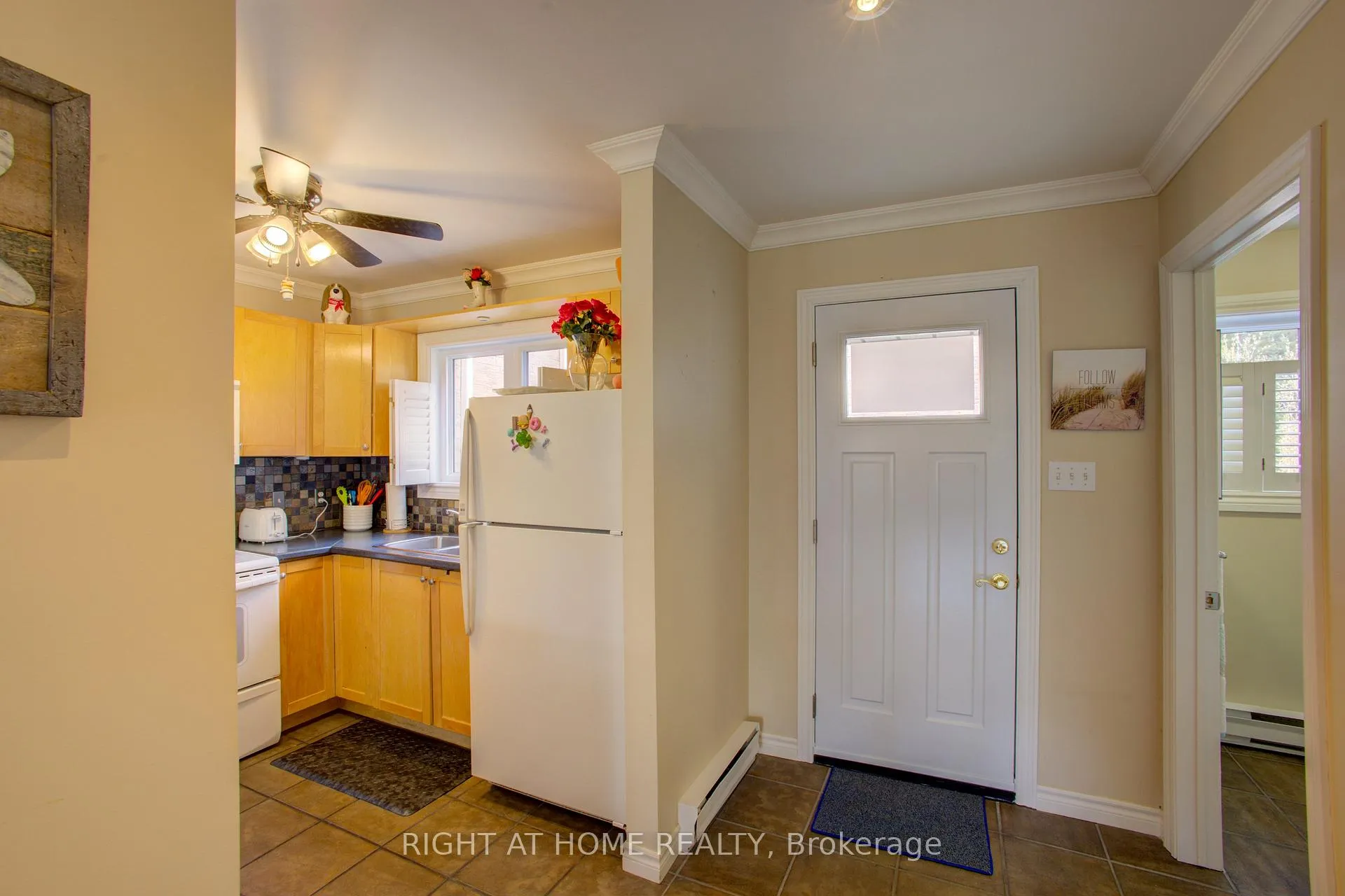Photo 6 of Unit 17, 39 28th Street S, Wasaga Beach — HOMEH