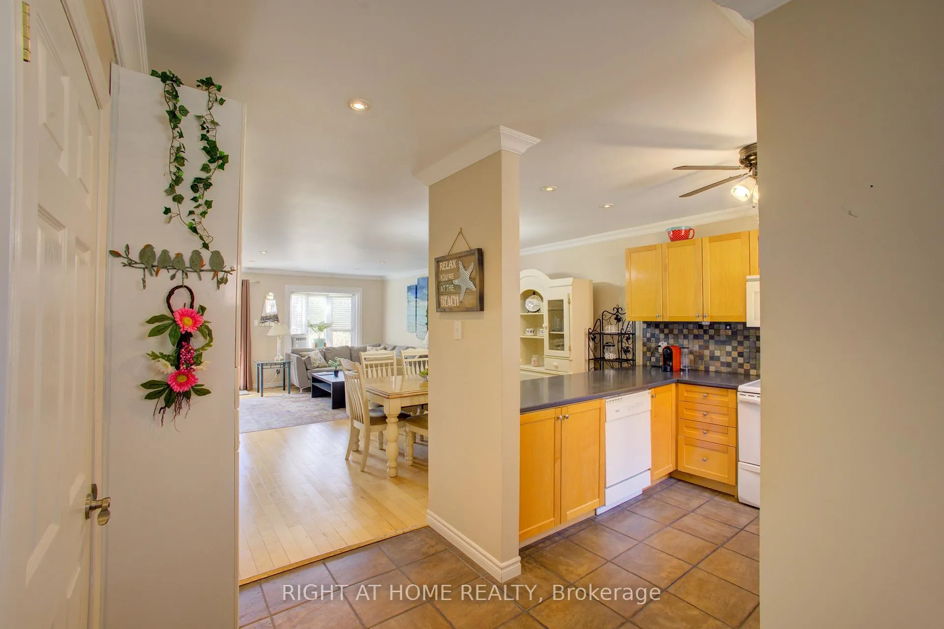 Photo 7 of Unit 17, 39 28th Street S, Wasaga Beach — HOMEH