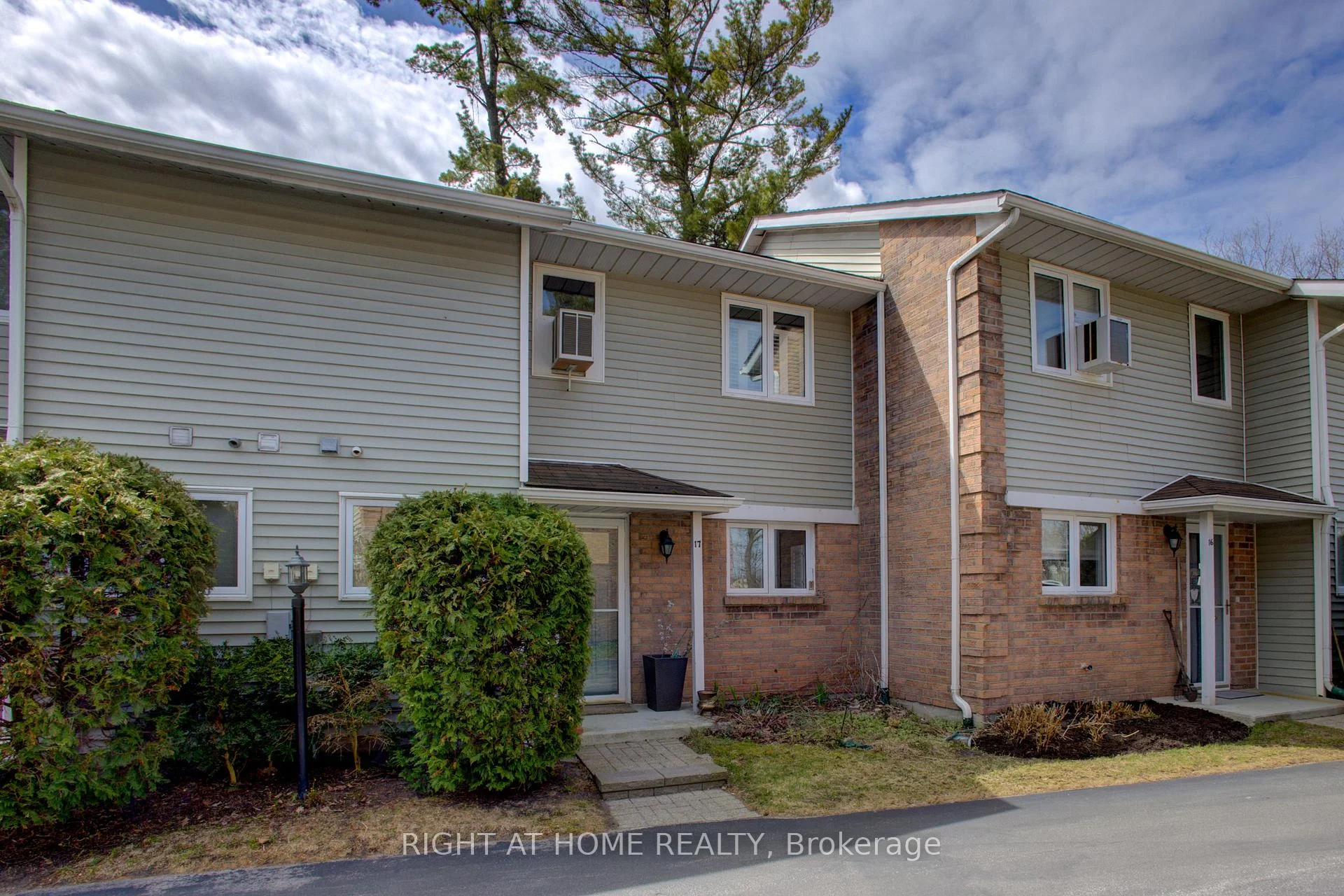 Photo 3 of Unit 17, 39 28th Street S, Wasaga Beach — HOMEH