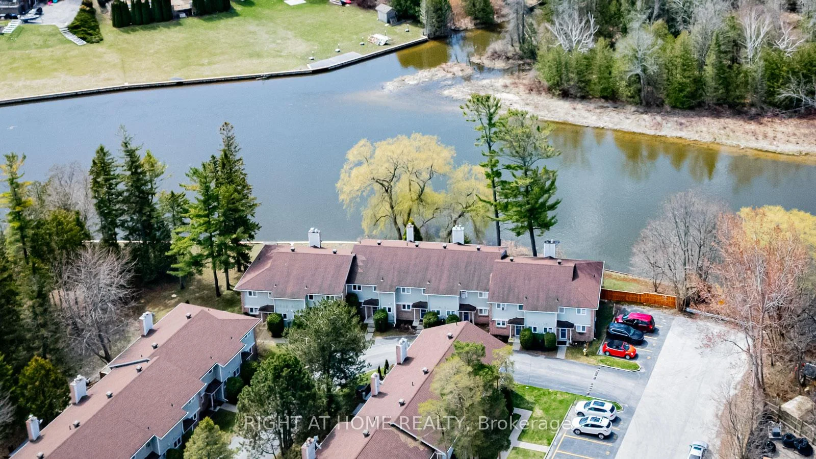 Photo 4 of Unit 17, 39 28th Street S, Wasaga Beach — HOMEH