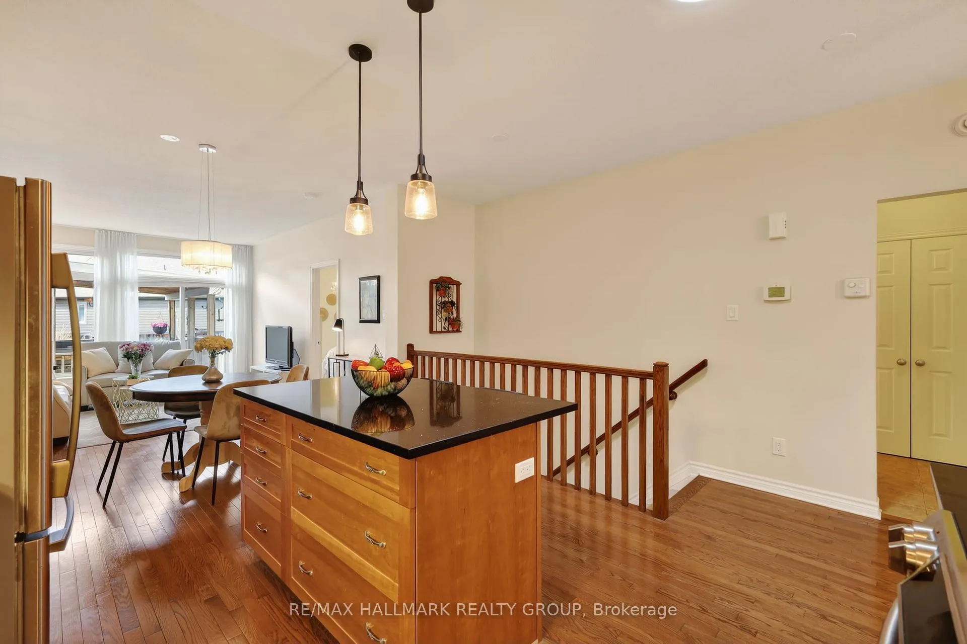 Photo 8 of 236 Bulrush Crescent, Ottawa, Blossom Park/Kemp Park/Findlay Creek — HOMEH
