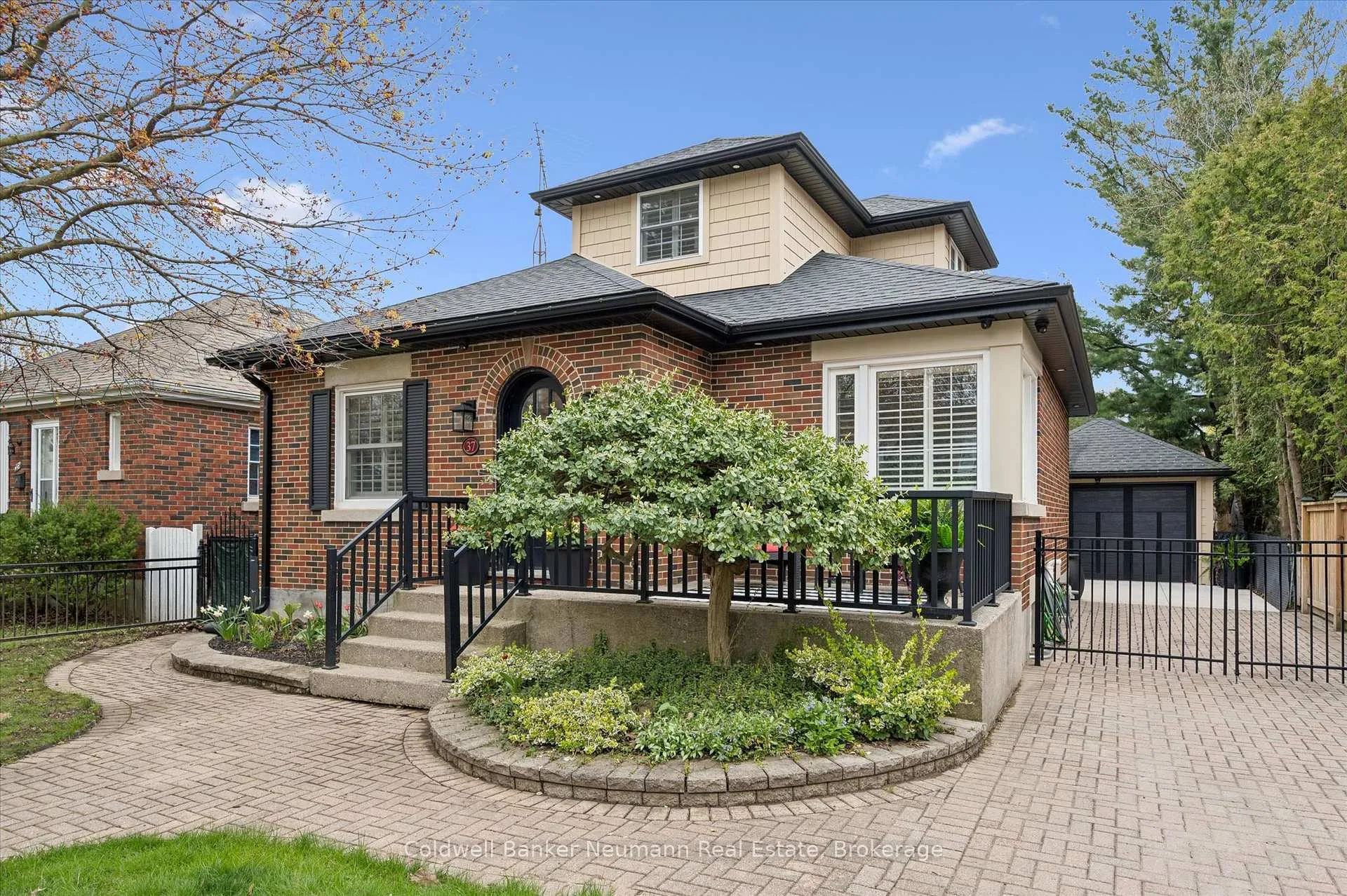 Photo 2 of 37 Parkholm Avenue, Guelph, St. George's — HOMEH