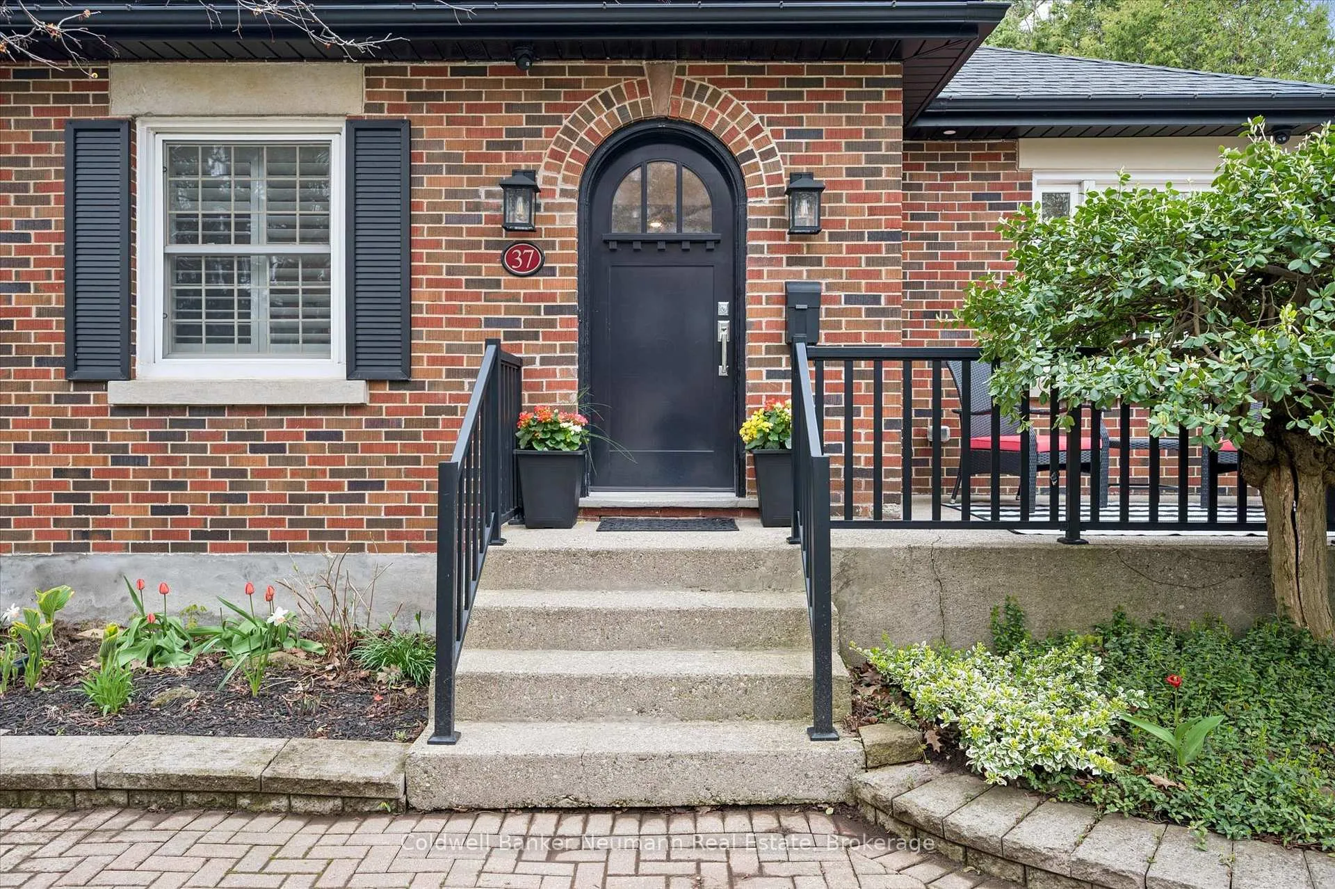 Photo 3 of 37 Parkholm Avenue, Guelph, St. George's — HOMEH
