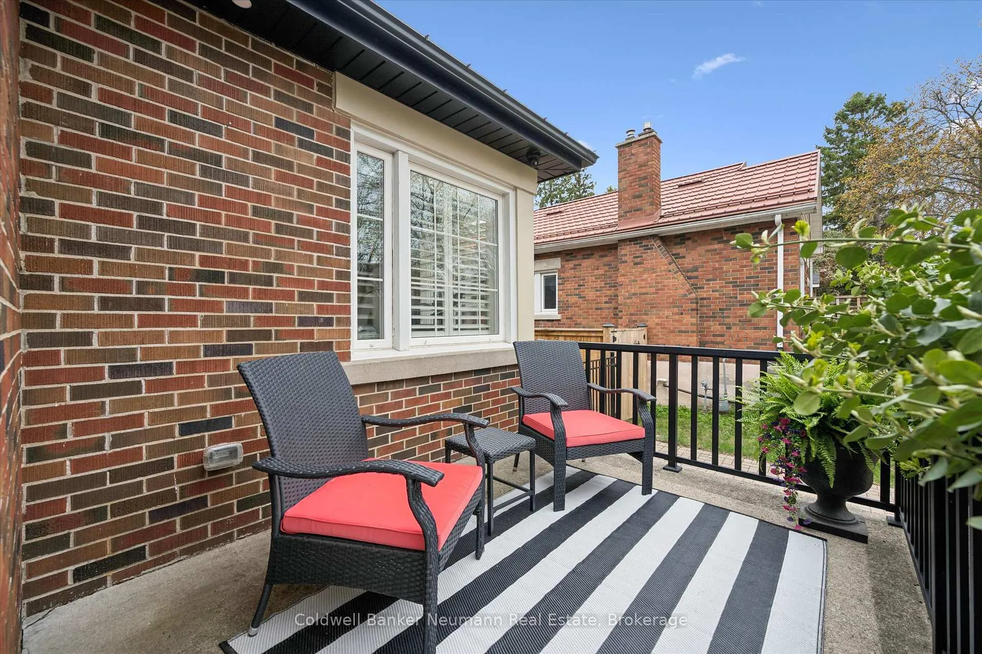 Photo 4 of 37 Parkholm Avenue, Guelph, St. George's — HOMEH