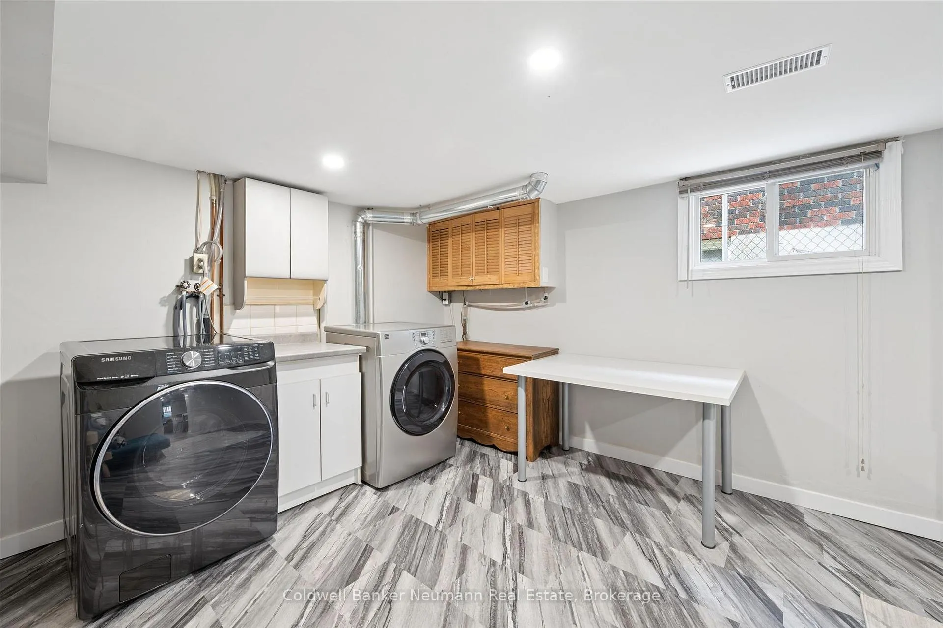 Photo 35 of 37 Parkholm Avenue, Guelph, St. George's — HOMEH