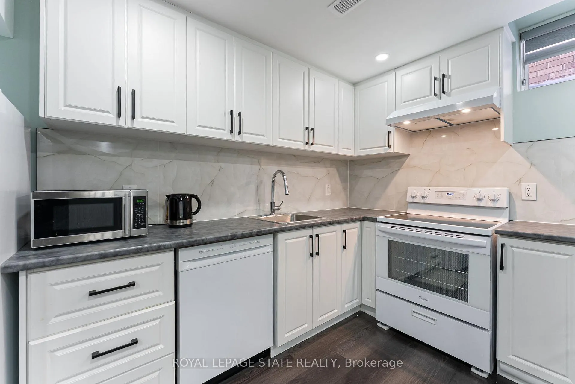 Photo 5 of Unit Lower, 183 Rockledge Drive, Hamilton, Rural Glanbrook — HOMEH