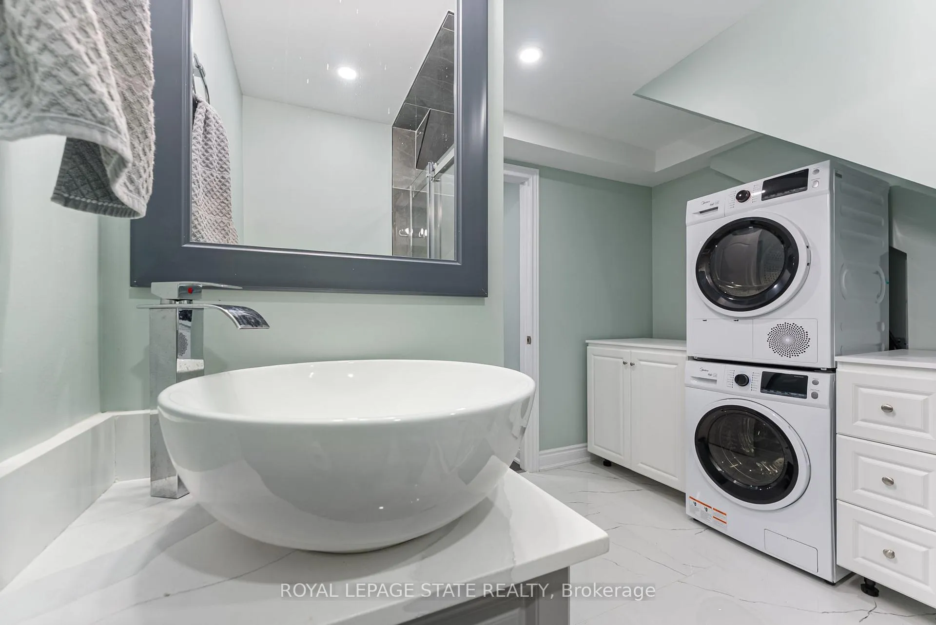 Photo 15 of Unit Lower, 183 Rockledge Drive, Hamilton, Rural Glanbrook — HOMEH
