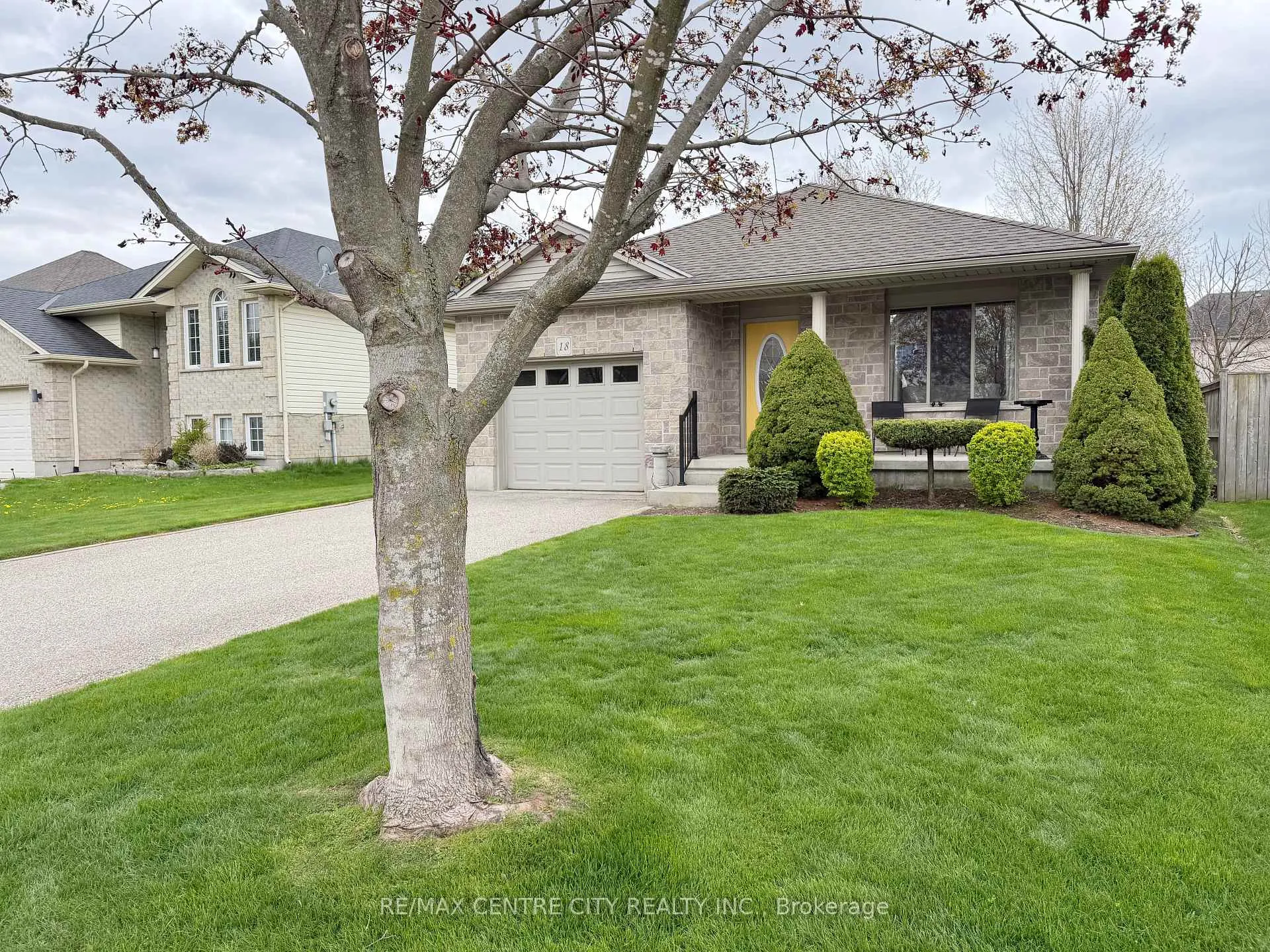 Photo 1 of 18 Redtail Court, St. Thomas — HOMEH