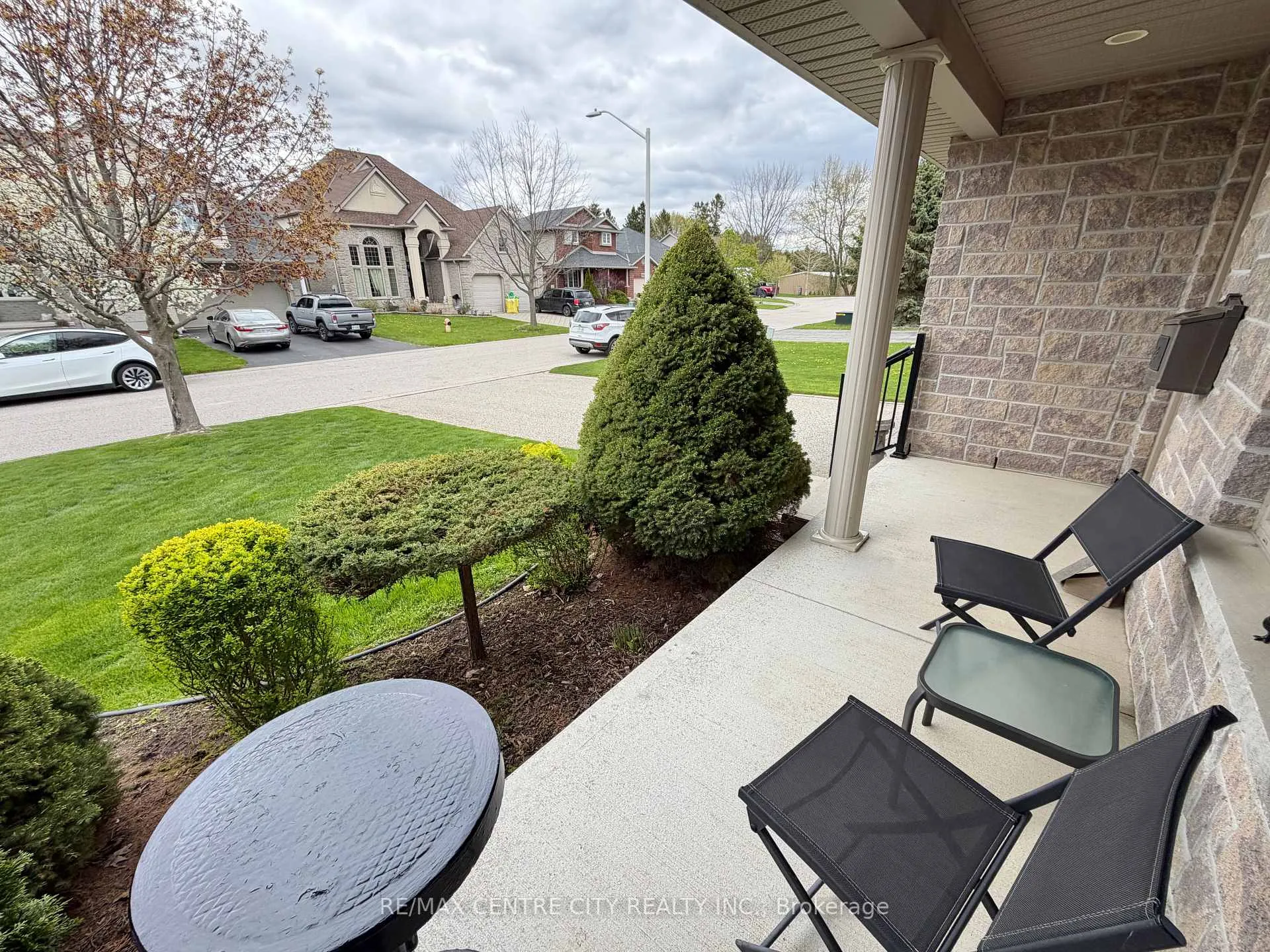 Photo 8 of 18 Redtail Court, St. Thomas — HOMEH