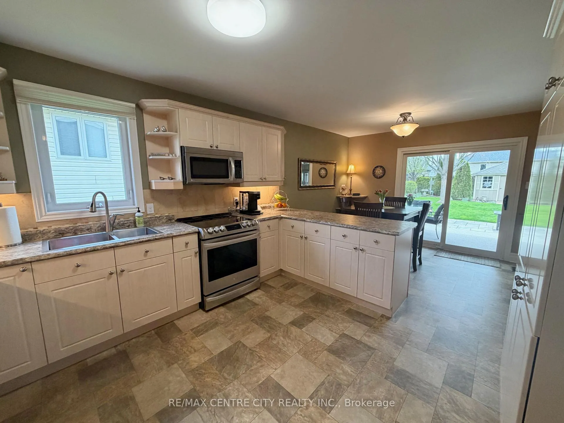 Photo 15 of 18 Redtail Court, St. Thomas — HOMEH
