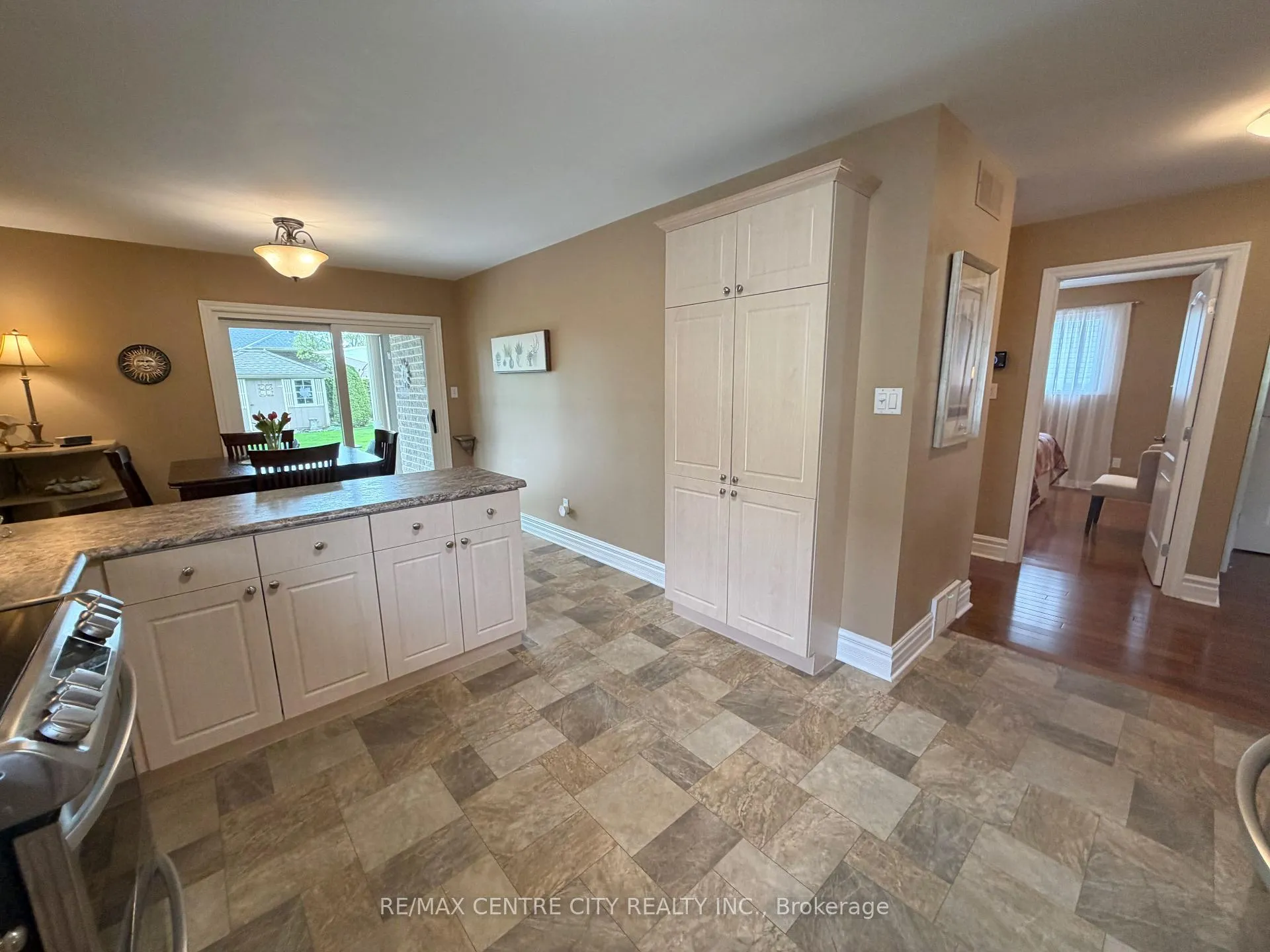 Photo 16 of 18 Redtail Court, St. Thomas — HOMEH