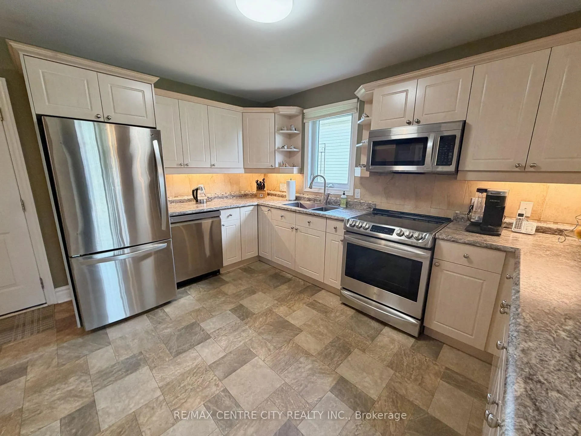 Photo 17 of 18 Redtail Court, St. Thomas — HOMEH