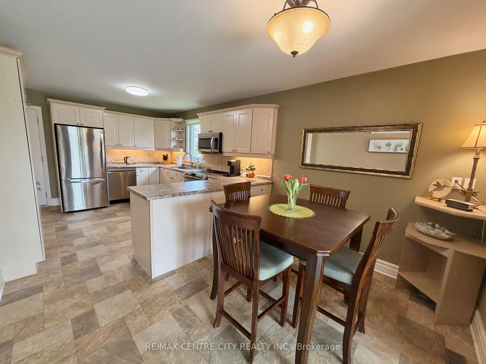 Photo 19 of 18 Redtail Court, St. Thomas — HOMEH