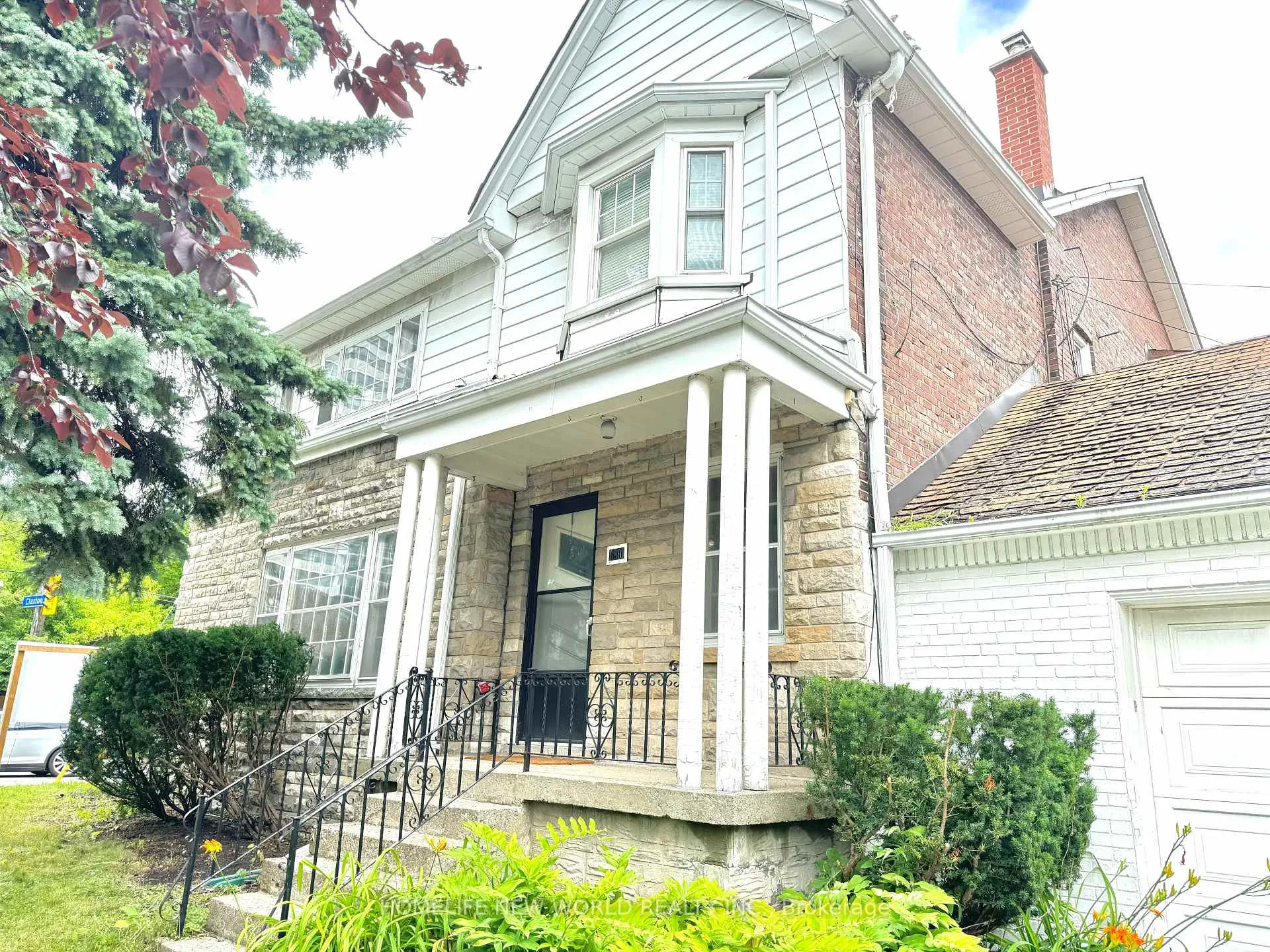 Photo of 1563 Bathurst Street