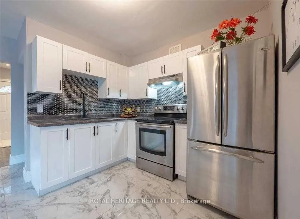 Photo 12 of 1165 Elm Avenue, Windsor — HOMEH