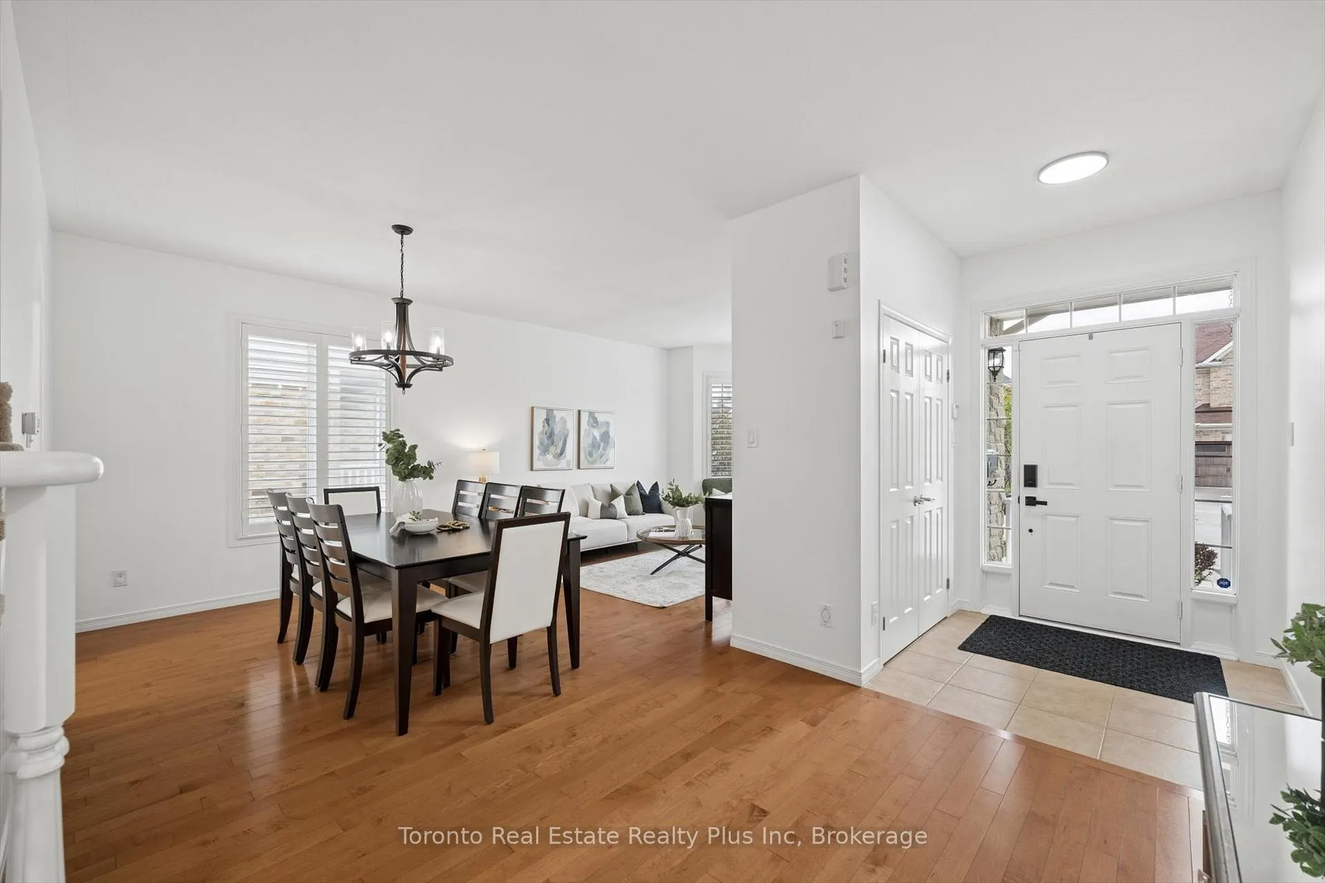 Photo 4 of 14 Mossgrove Drive, Kitchener — HOMEH