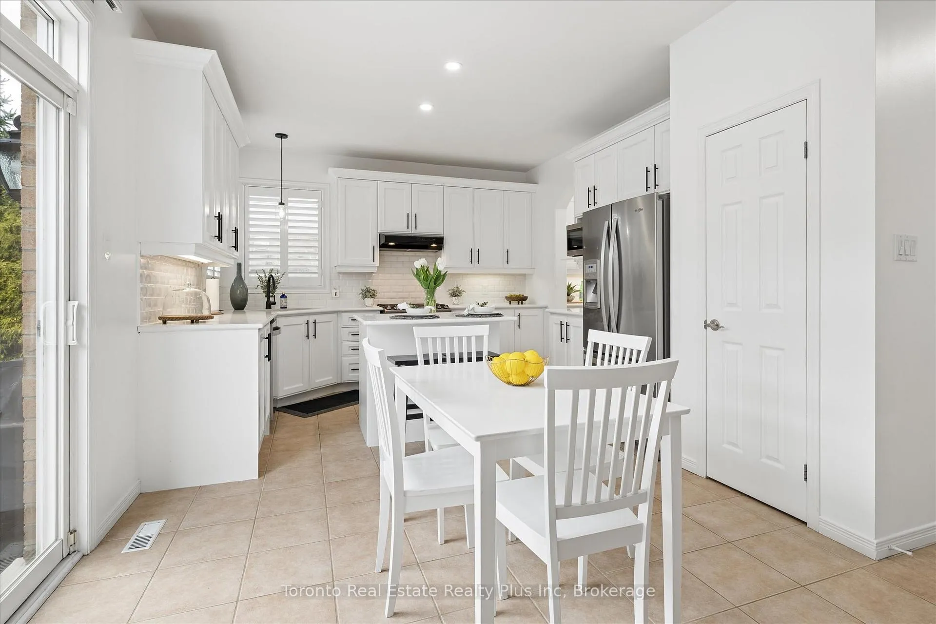 Photo 9 of 14 Mossgrove Drive, Kitchener — HOMEH
