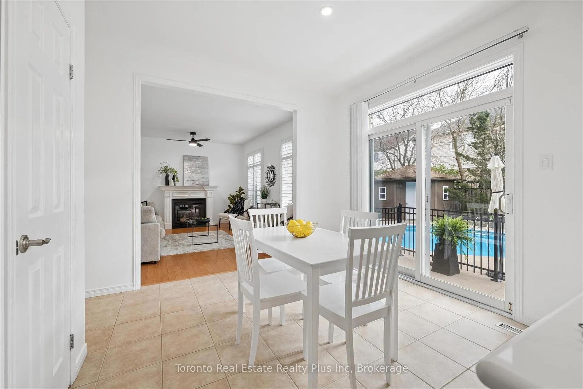 Photo 12 of 14 Mossgrove Drive, Kitchener — HOMEH