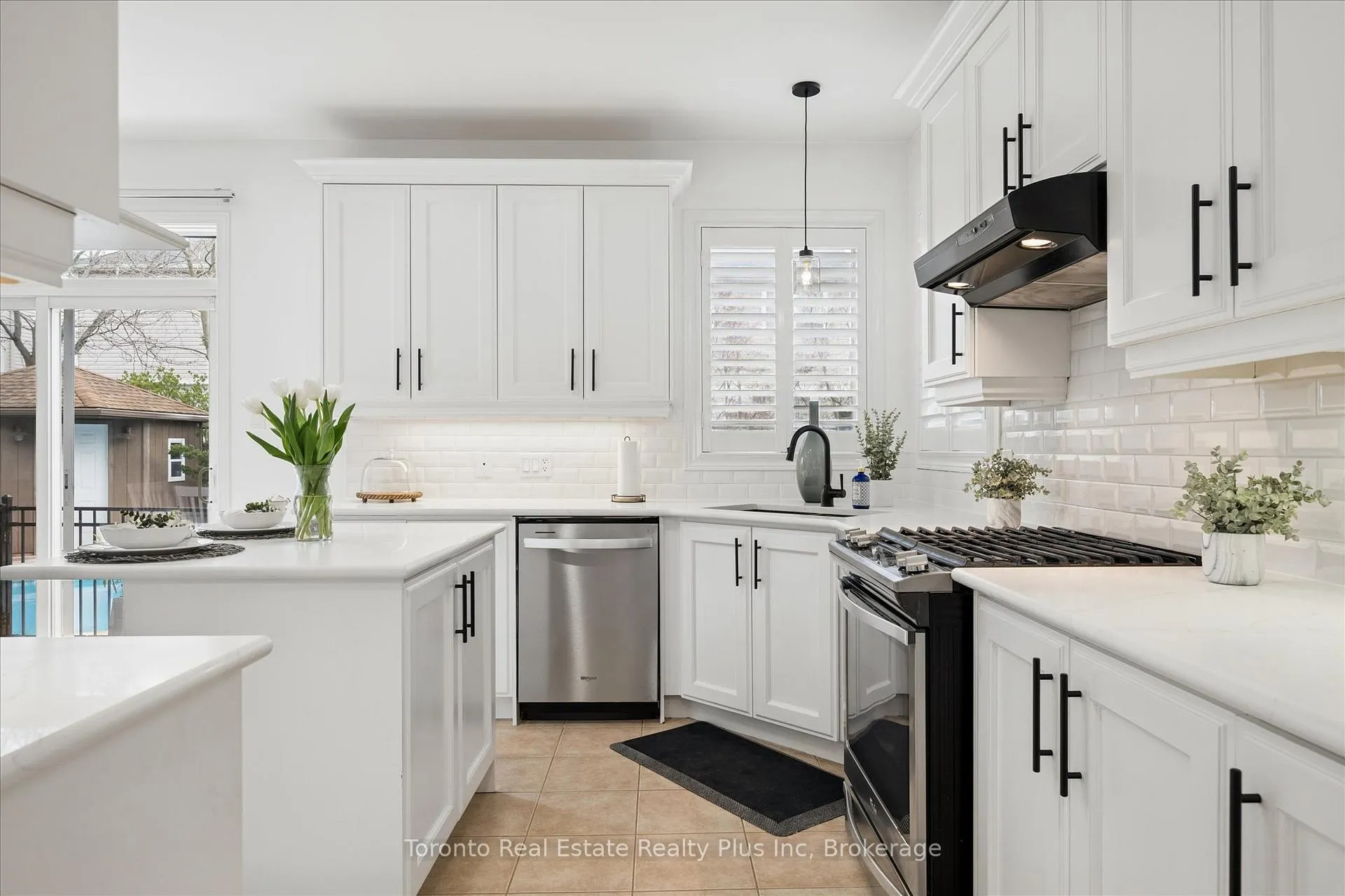 Photo 13 of 14 Mossgrove Drive, Kitchener — HOMEH