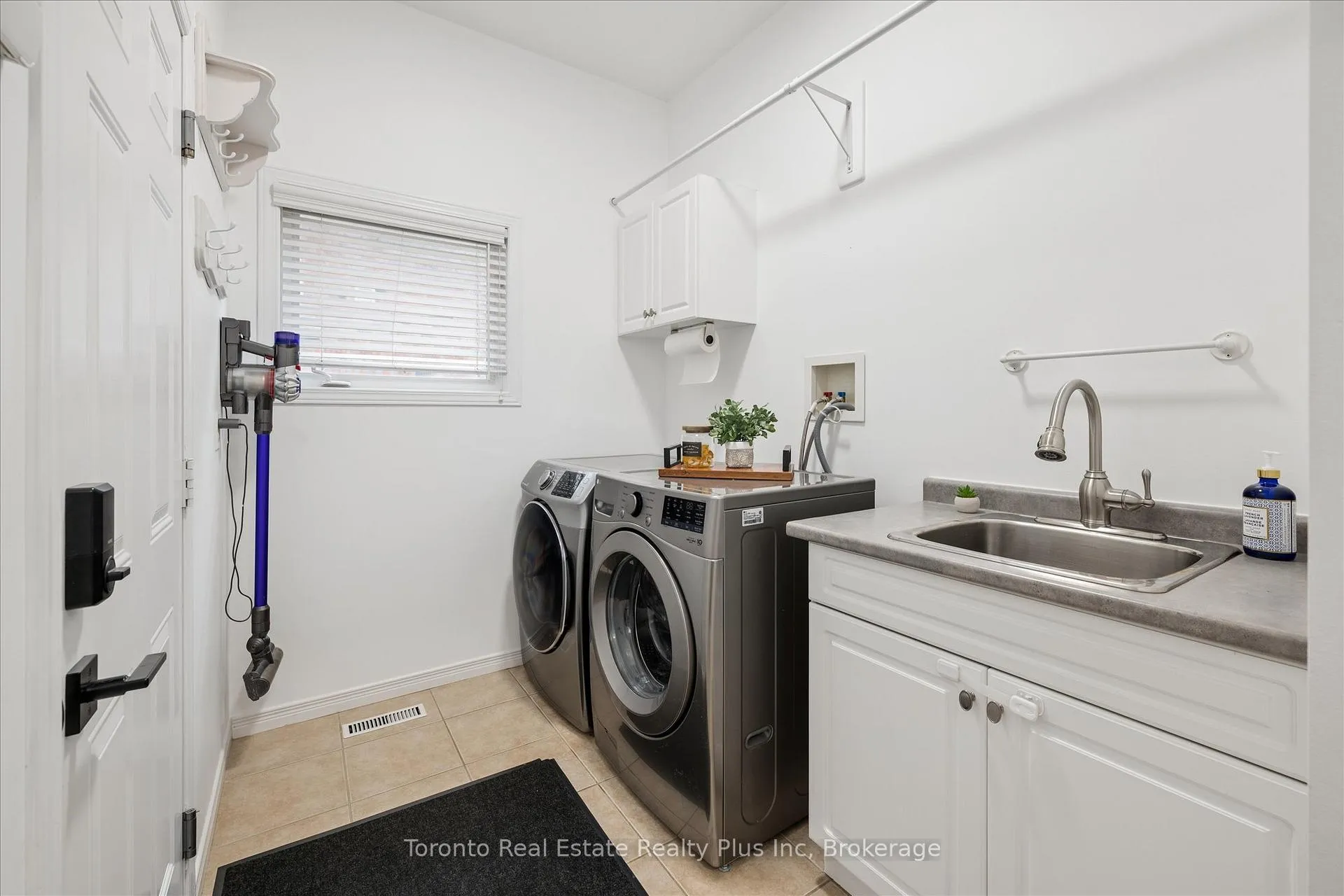 Photo 22 of 14 Mossgrove Drive, Kitchener — HOMEH