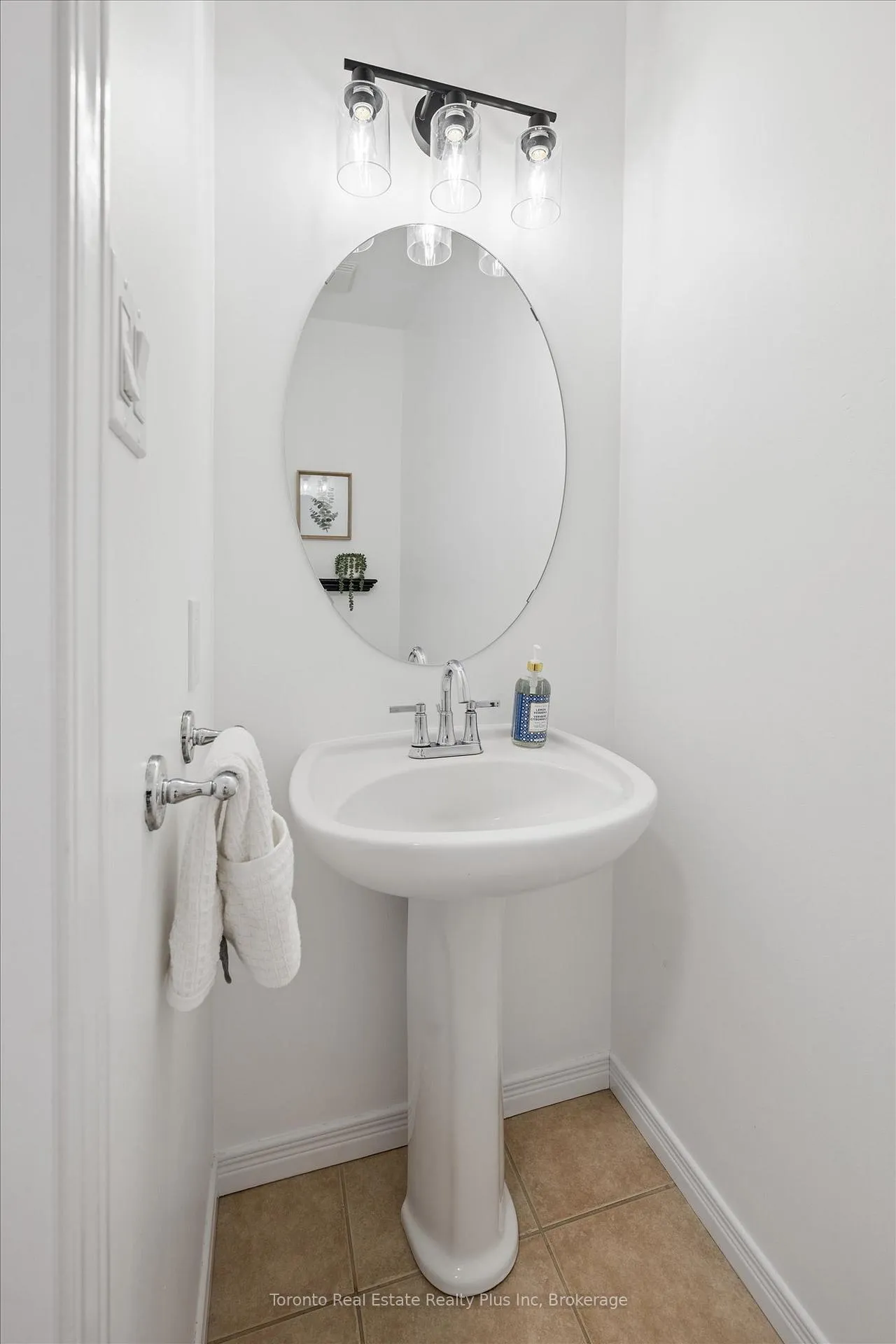 Photo 23 of 14 Mossgrove Drive, Kitchener — HOMEH