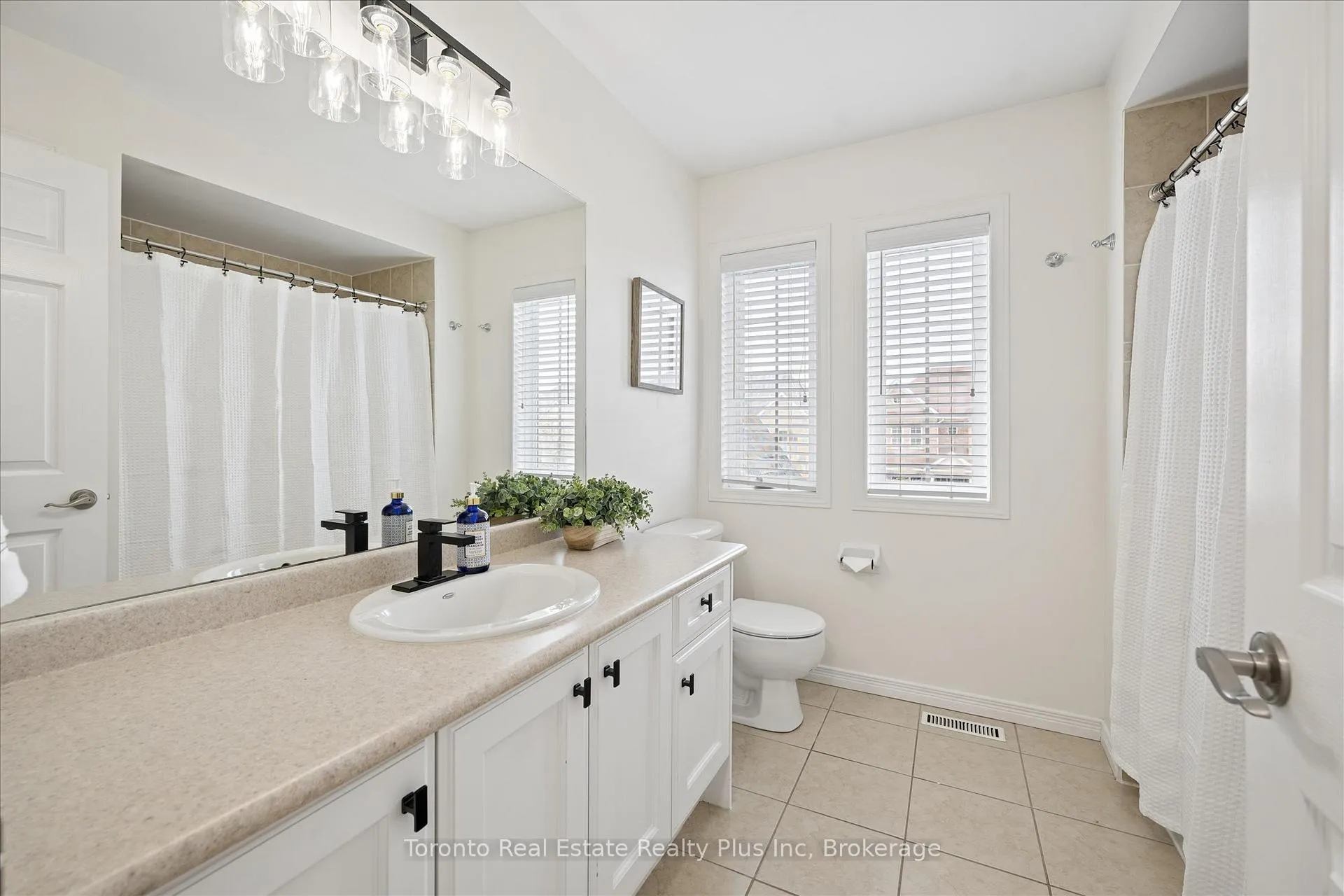 Photo 33 of 14 Mossgrove Drive, Kitchener — HOMEH