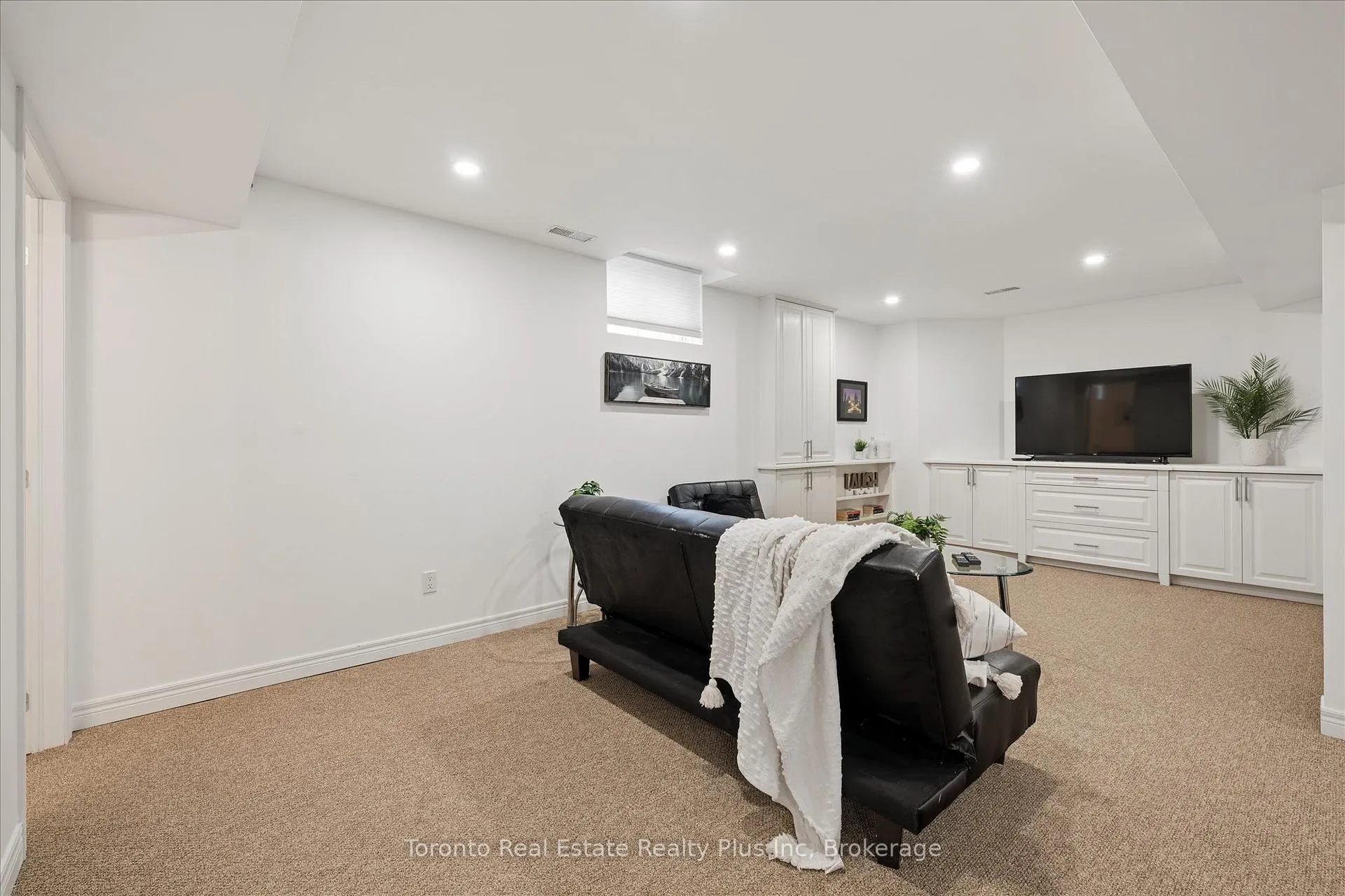 Photo 36 of 14 Mossgrove Drive, Kitchener — HOMEH