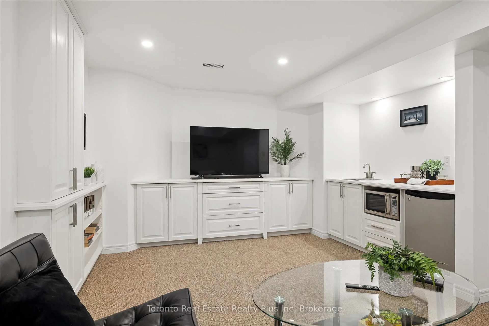 Photo 37 of 14 Mossgrove Drive, Kitchener — HOMEH