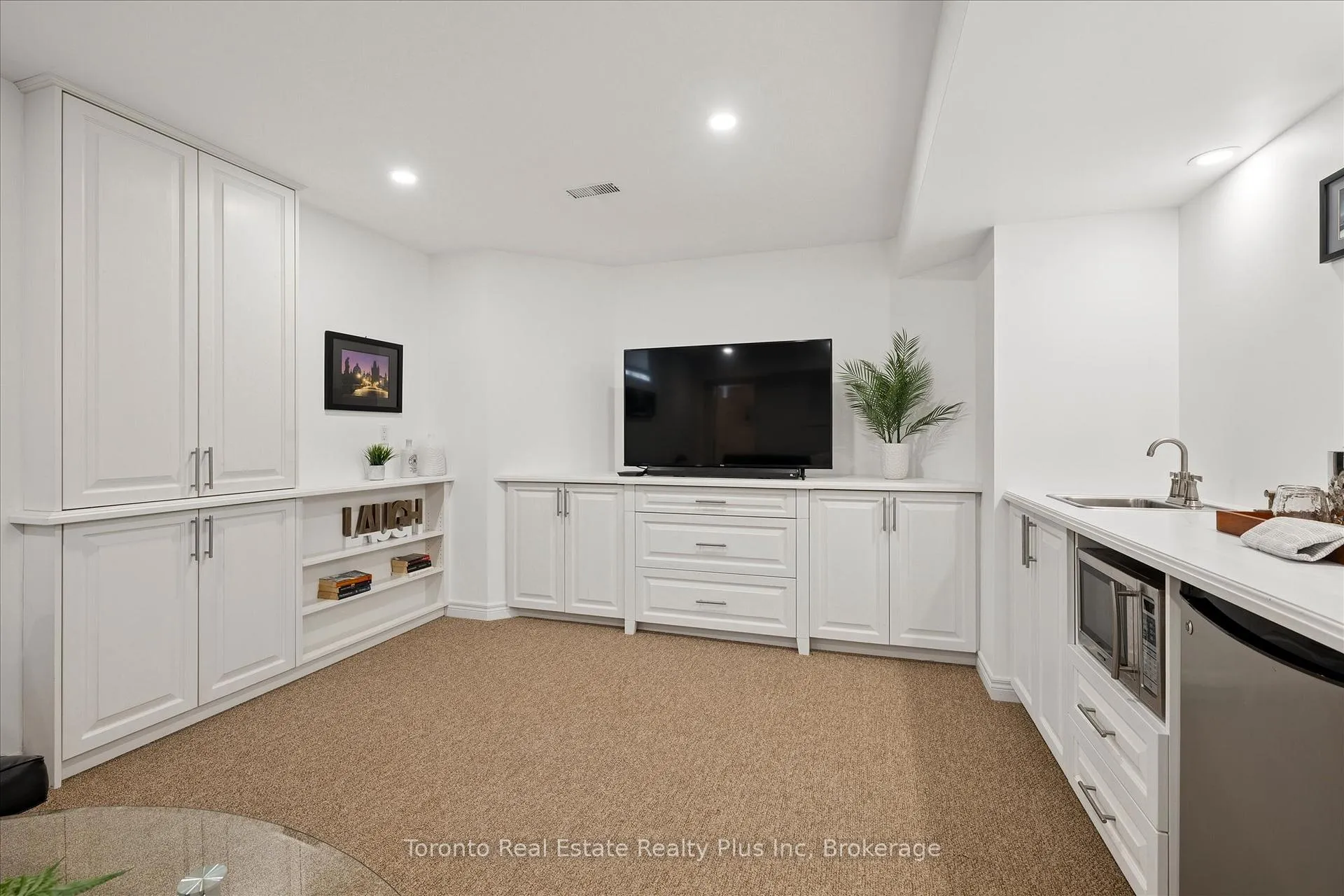 Photo 38 of 14 Mossgrove Drive, Kitchener — HOMEH