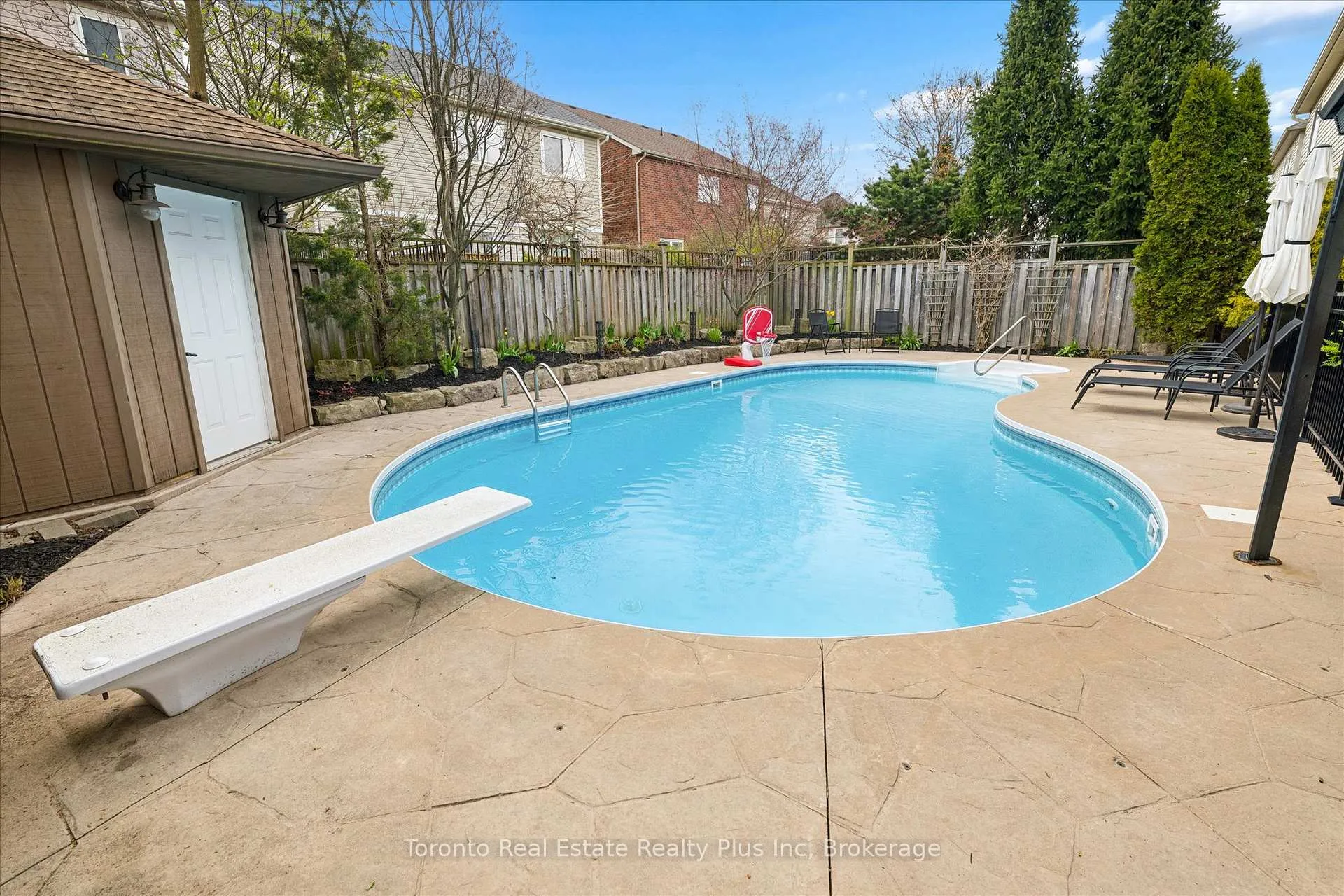 Photo 45 of 14 Mossgrove Drive, Kitchener — HOMEH