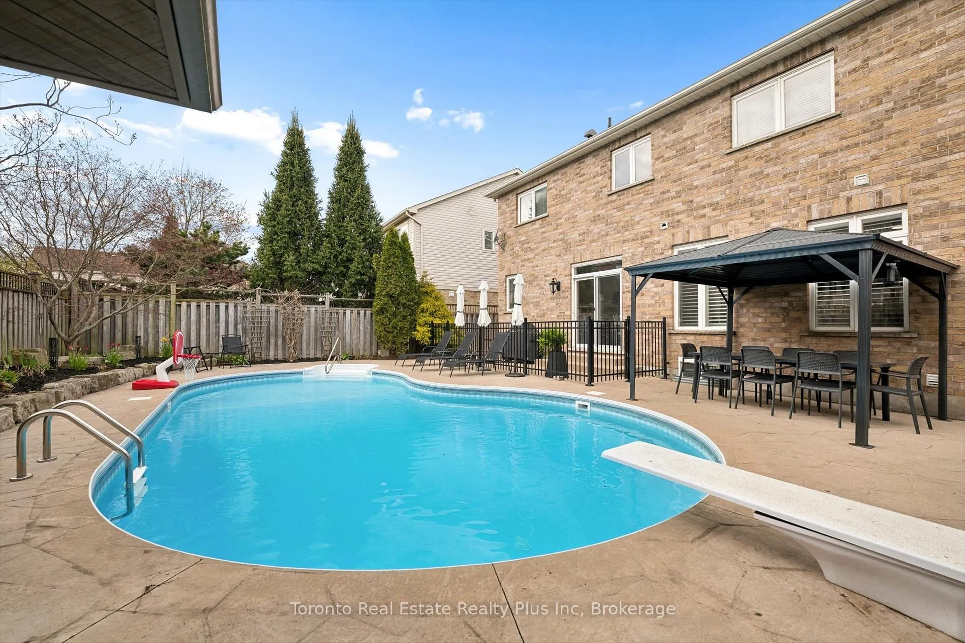 Photo 46 of 14 Mossgrove Drive, Kitchener — HOMEH