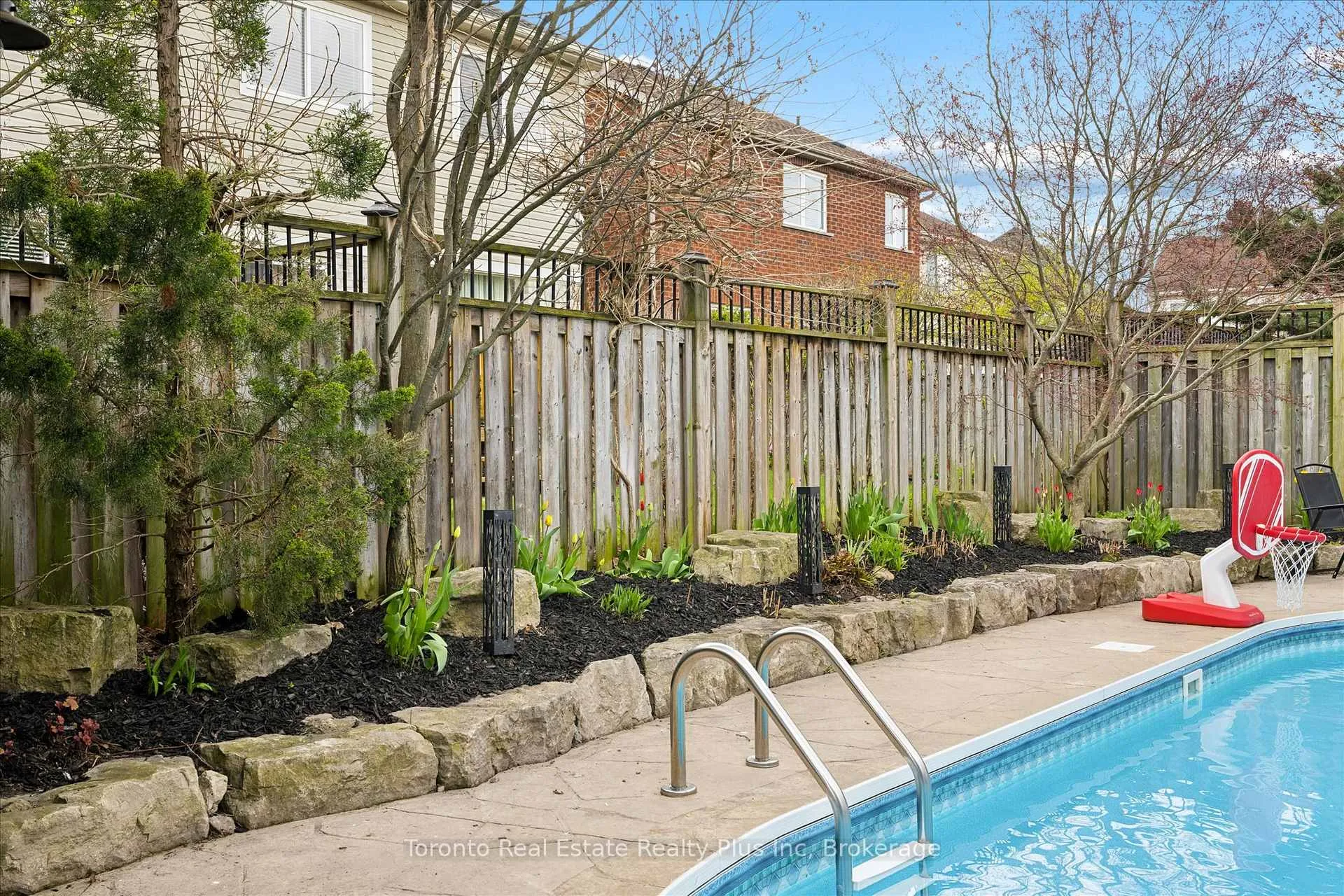 Photo 50 of 14 Mossgrove Drive, Kitchener — HOMEH