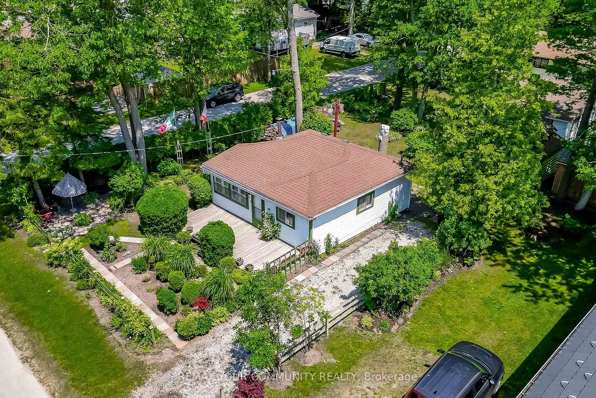 Photo 2 of 45 30TH Street, Wasaga Beach — HOMEH