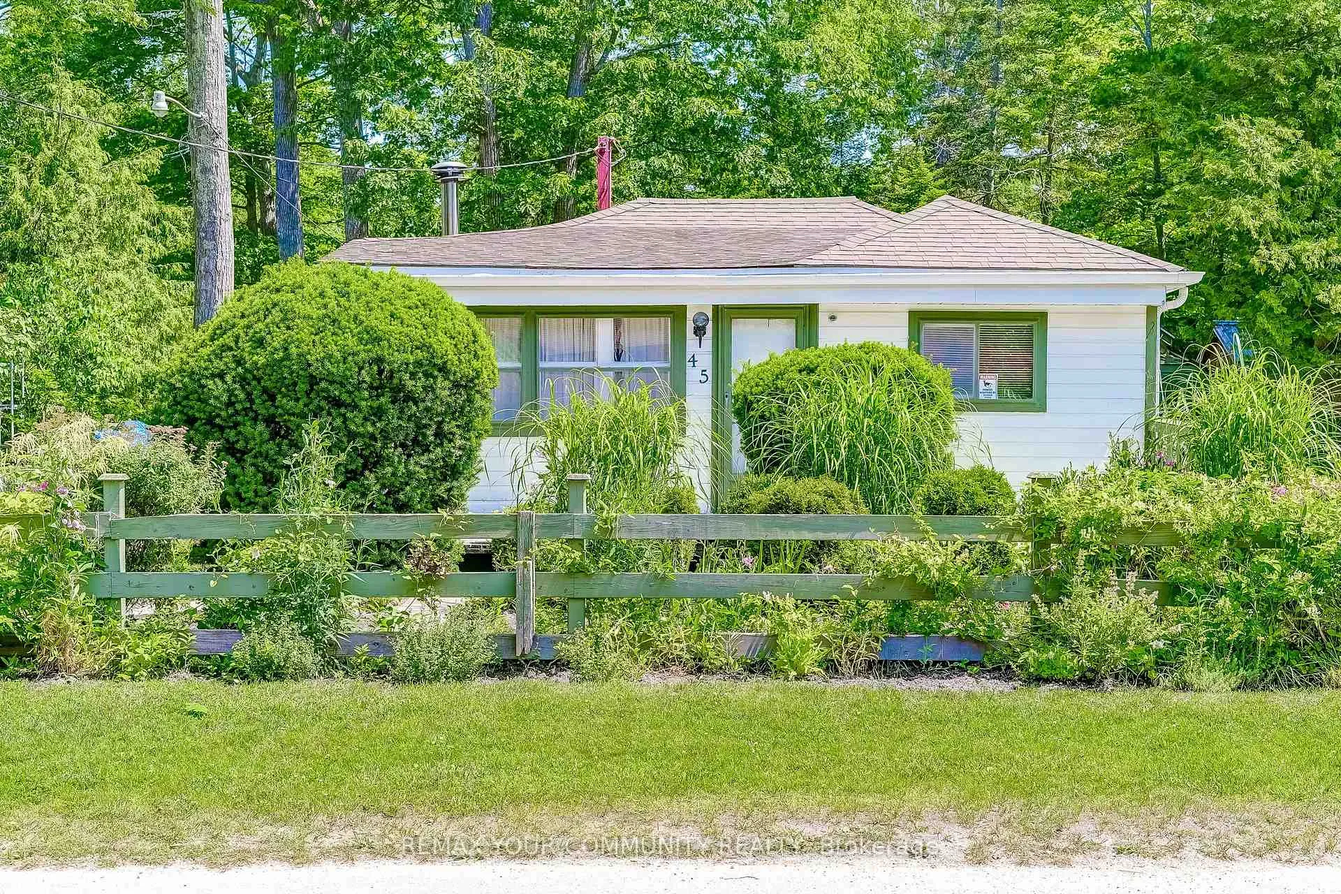 Photo 4 of 45 30TH Street, Wasaga Beach — HOMEH