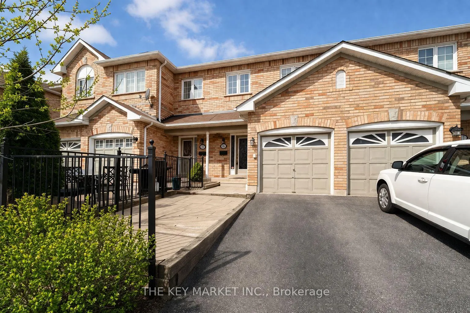 Front of Unit 16, 2350 Britannia Road W