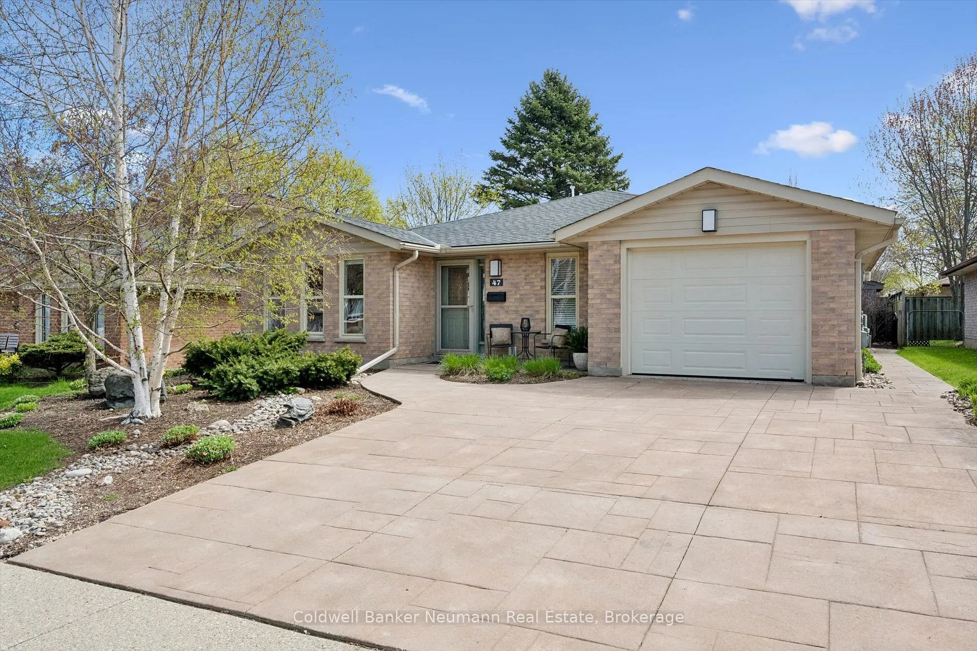 Photo 1 of 47 Springdale Boulevard, Guelph, Willow West/Sugarbush/West Acres — HOMEH