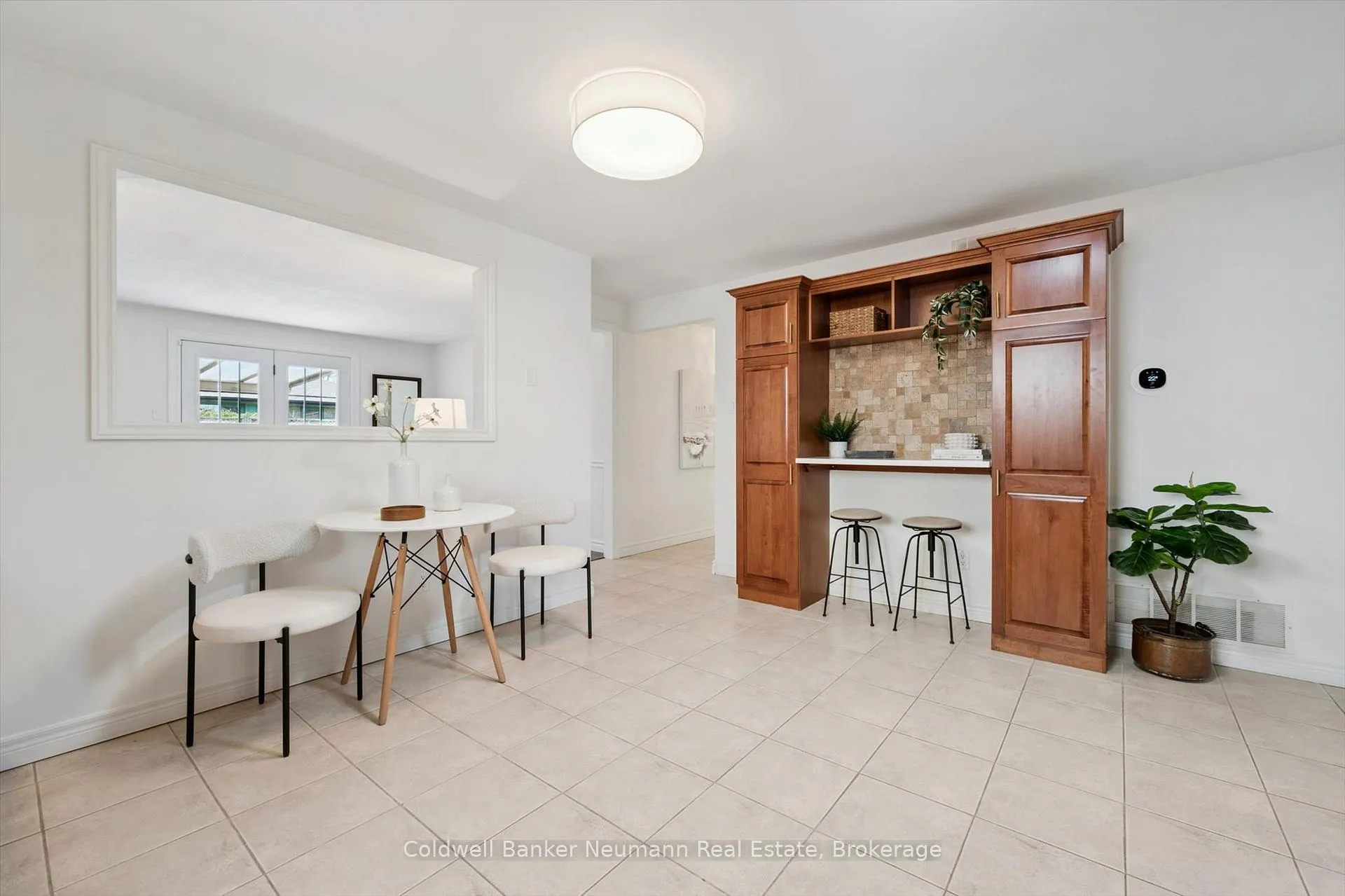Photo 9 of 47 Springdale Boulevard, Guelph, Willow West/Sugarbush/West Acres — HOMEH