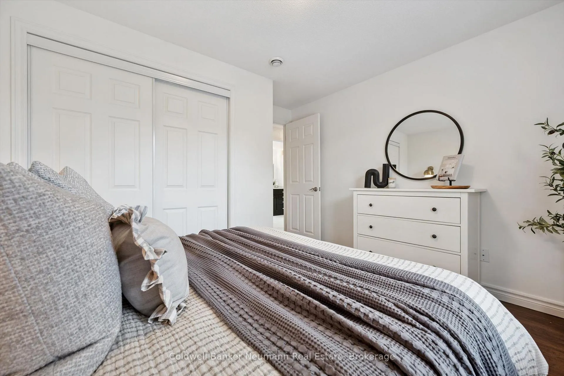 Photo 34 of 47 Springdale Boulevard, Guelph, Willow West/Sugarbush/West Acres — HOMEH