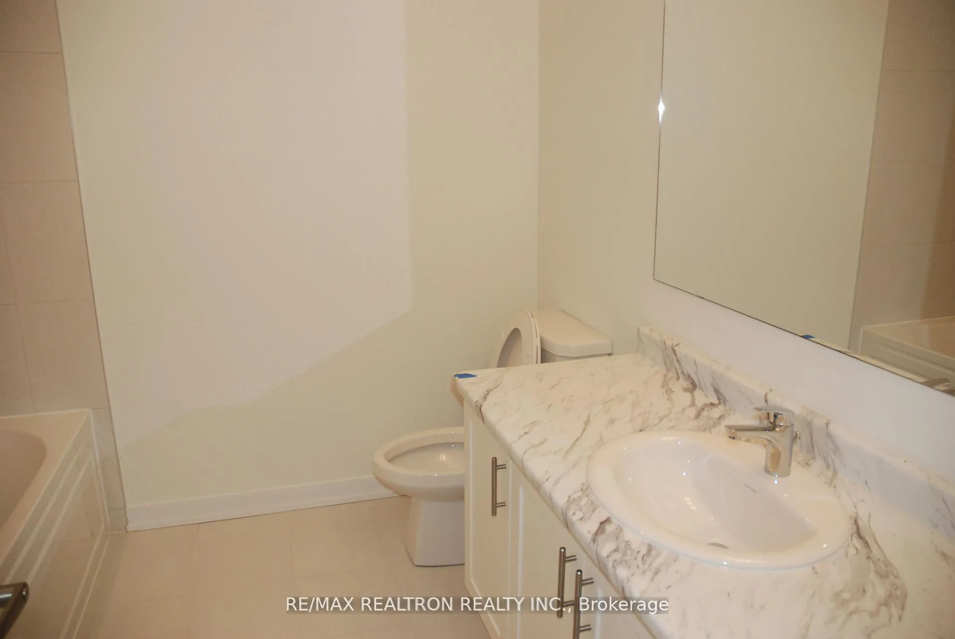 Photo 16 of 61 Freeman Williams Street, Markham, Angus Glen — HOMEH