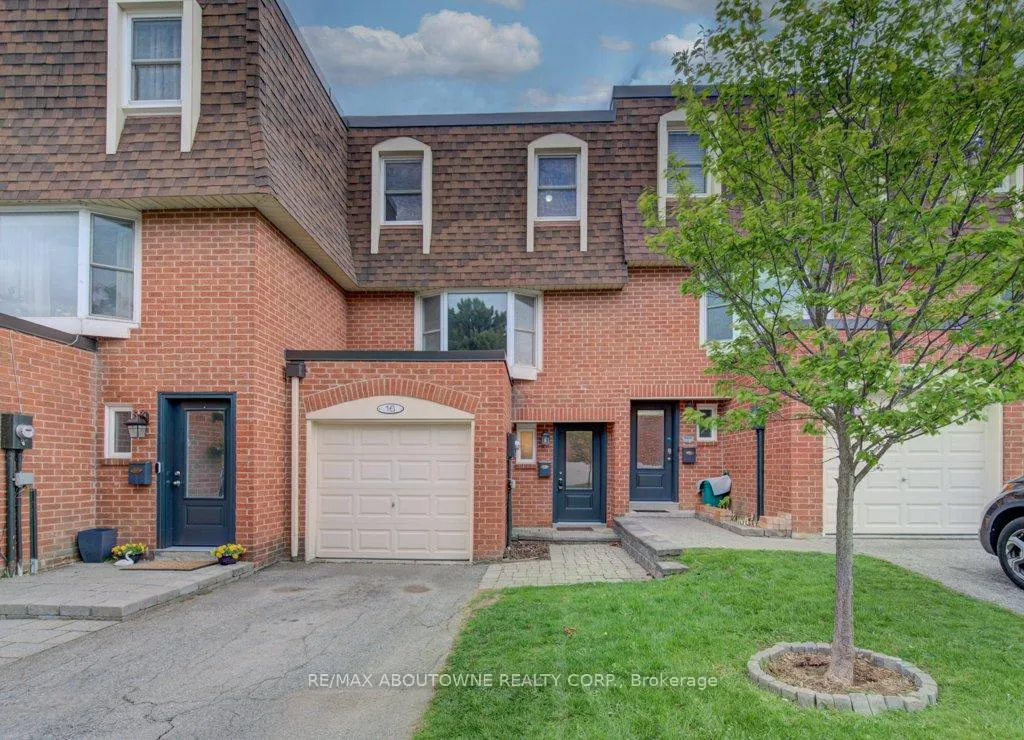 Front of Unit 16, 30 Heslop Road