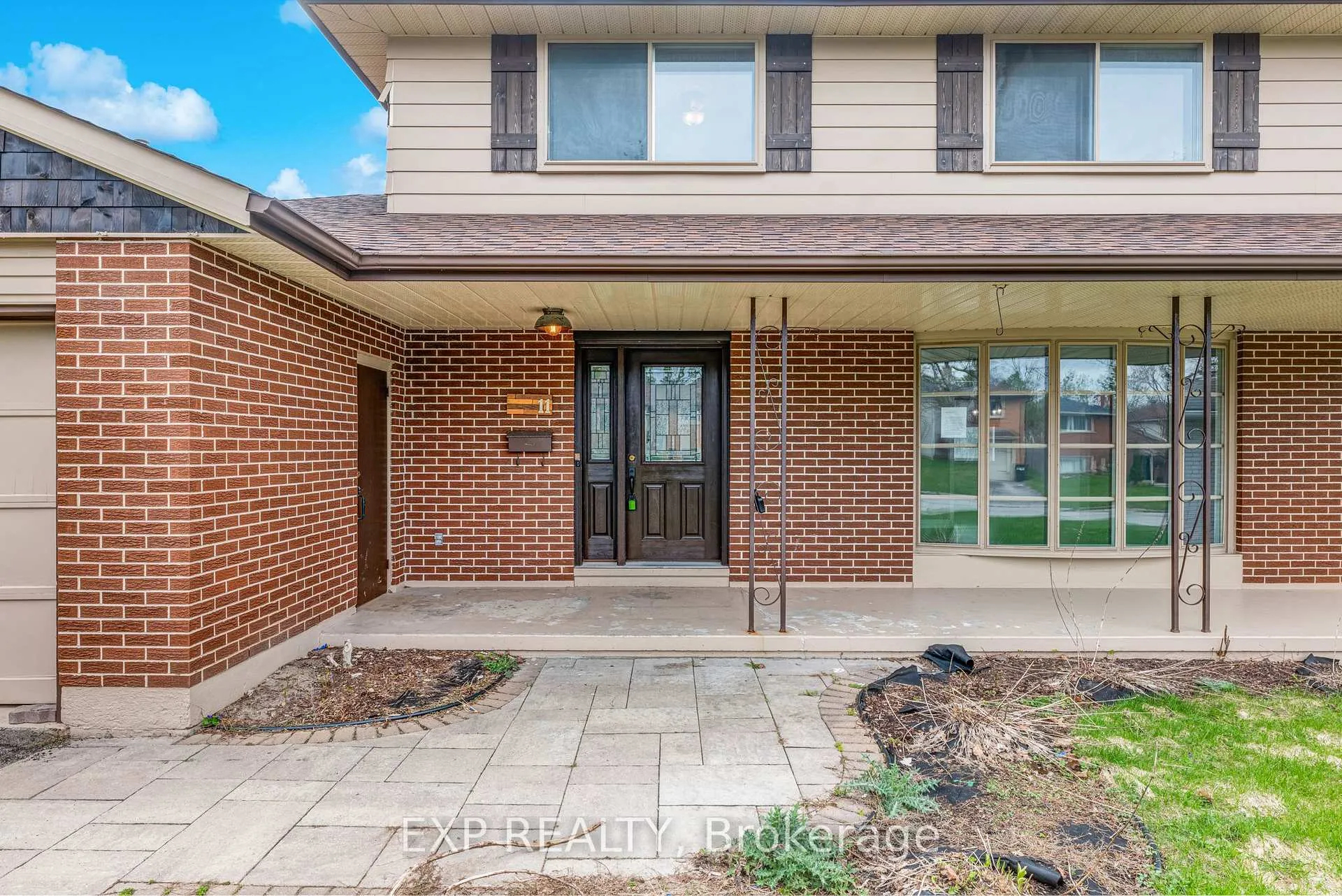 Photo 2 of 11 Bellevue Crescent, Barrie, City Centre — HOMEH