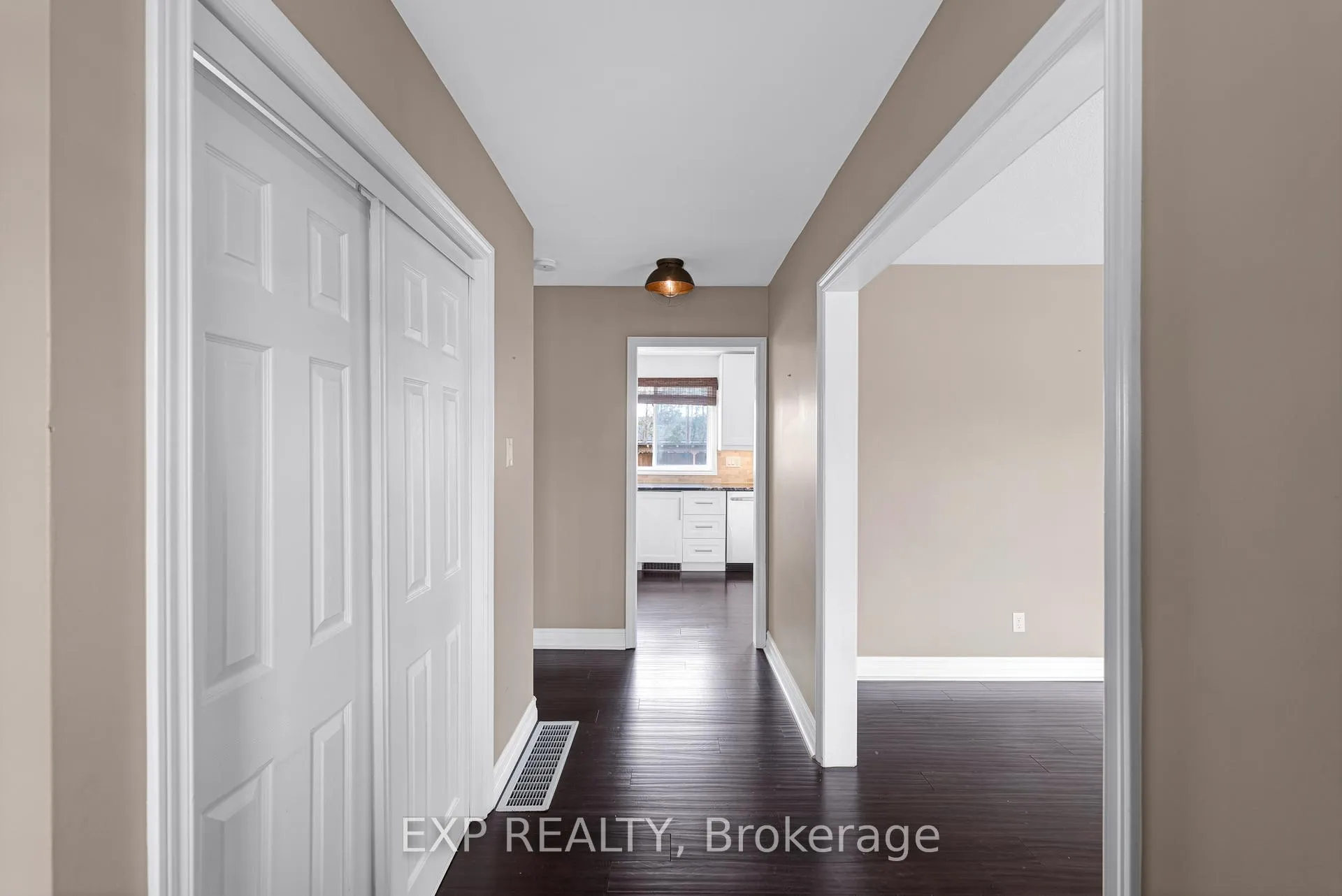 Photo 4 of 11 Bellevue Crescent, Barrie, City Centre — HOMEH
