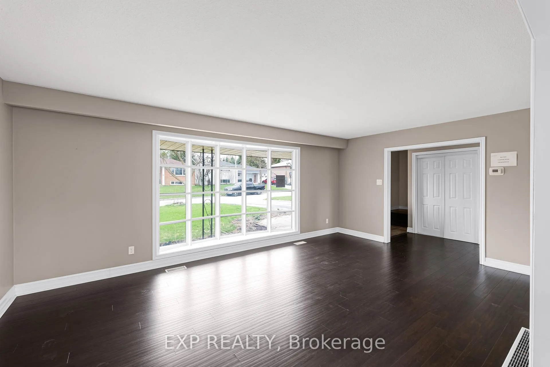 Photo 7 of 11 Bellevue Crescent, Barrie, City Centre — HOMEH